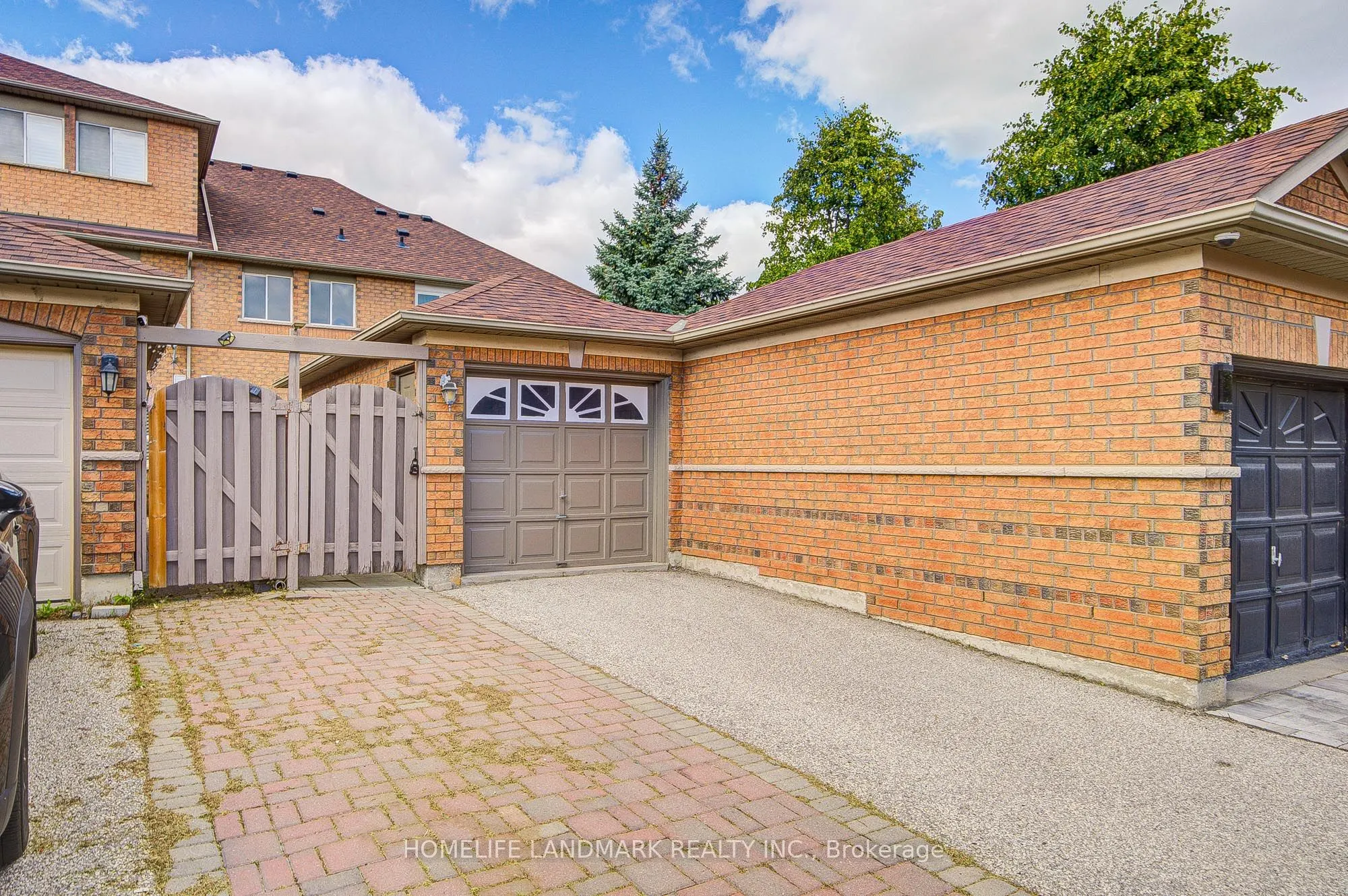 27 Bur Oak Avenue