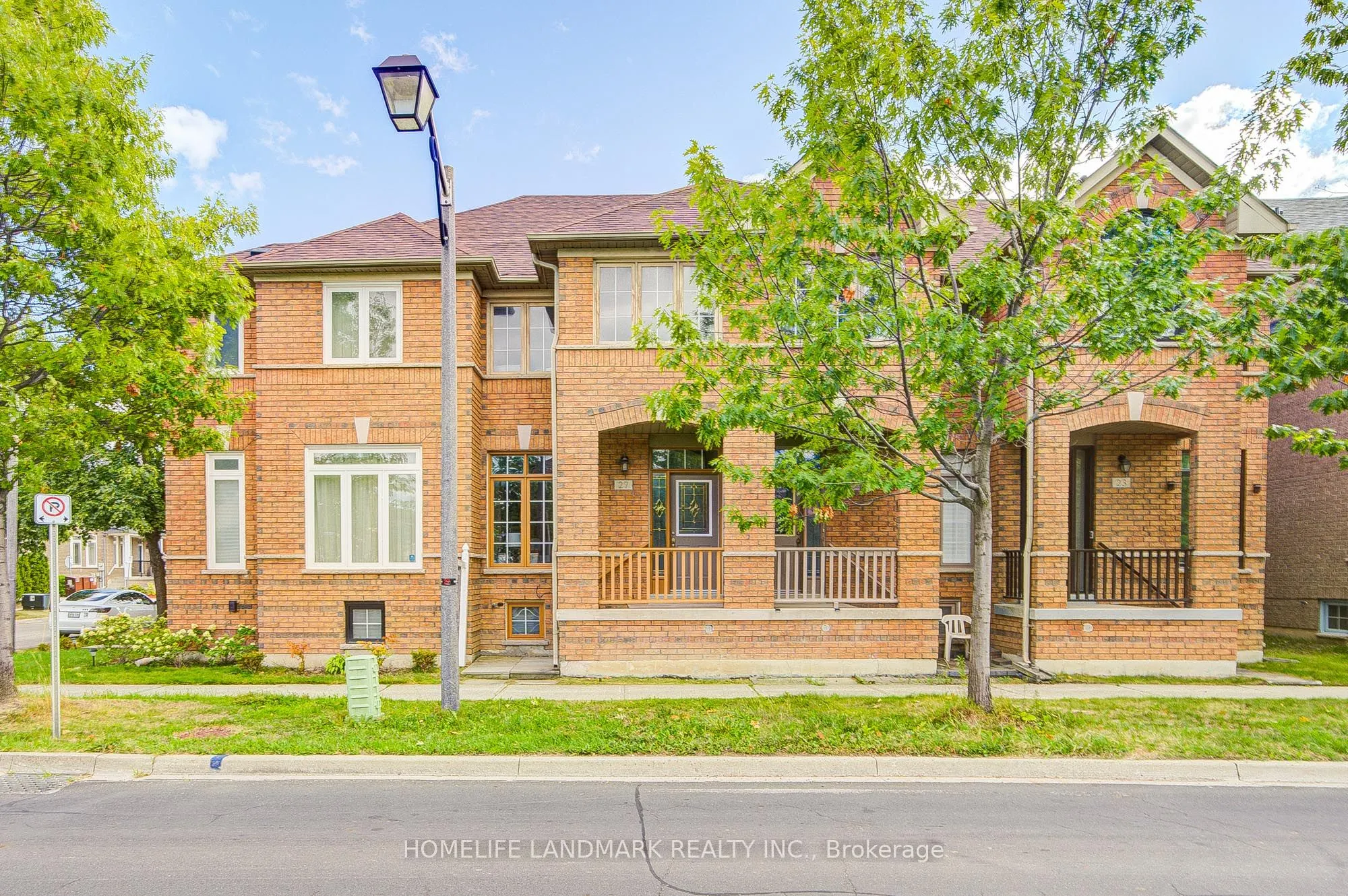 27 Bur Oak Avenue