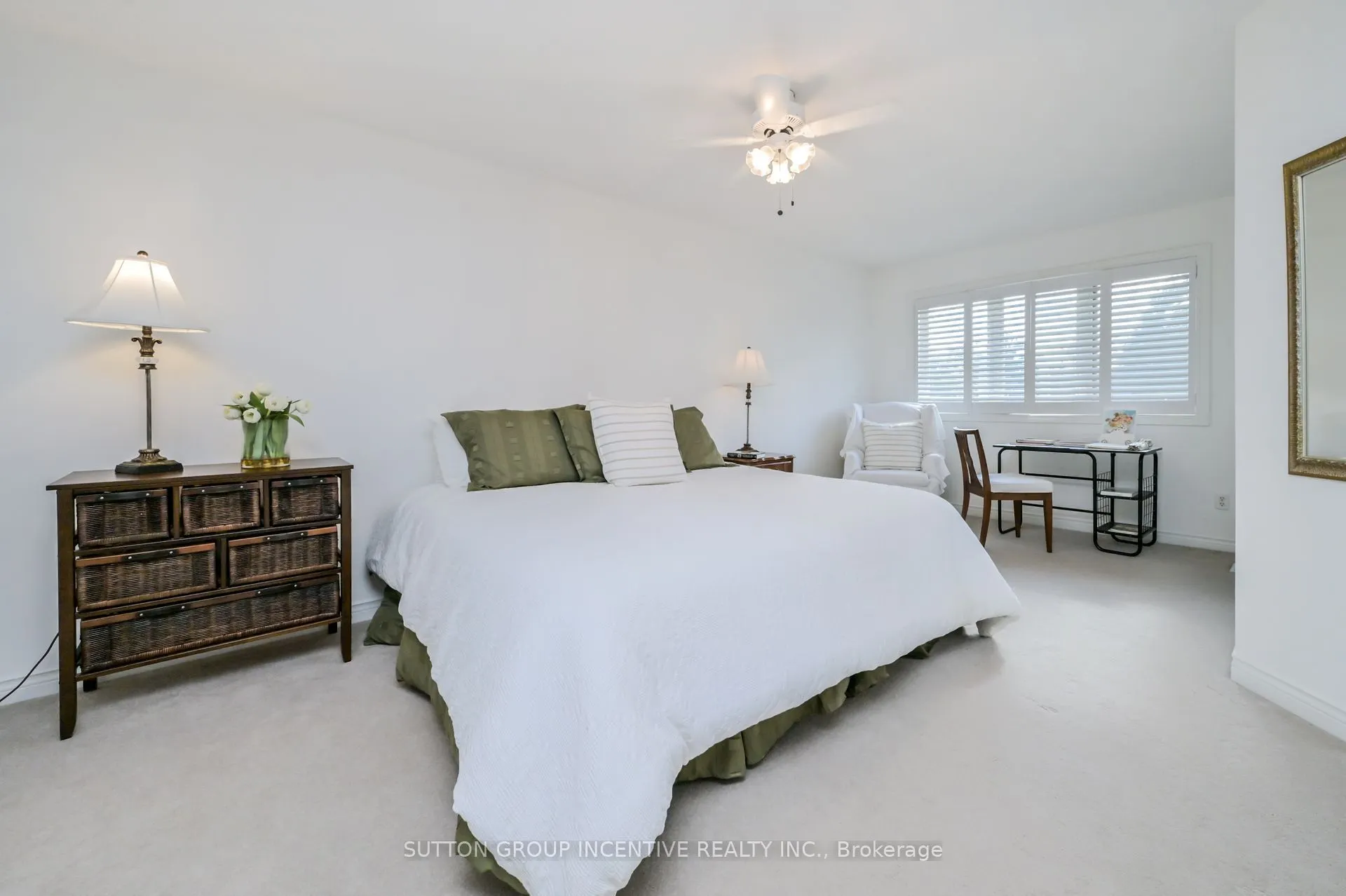 15 SUNSET Boulevard, #8