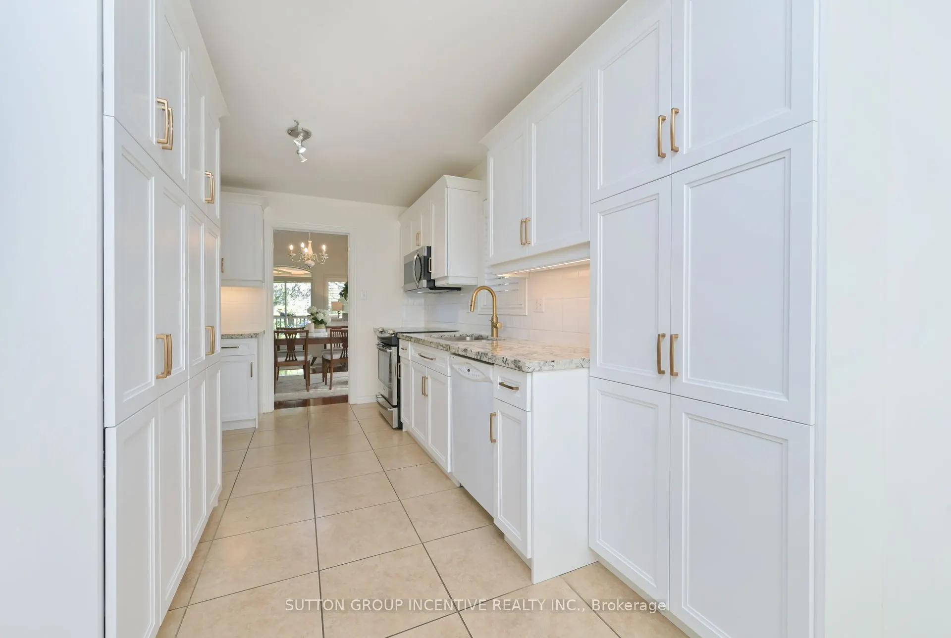 15 SUNSET Boulevard, #8