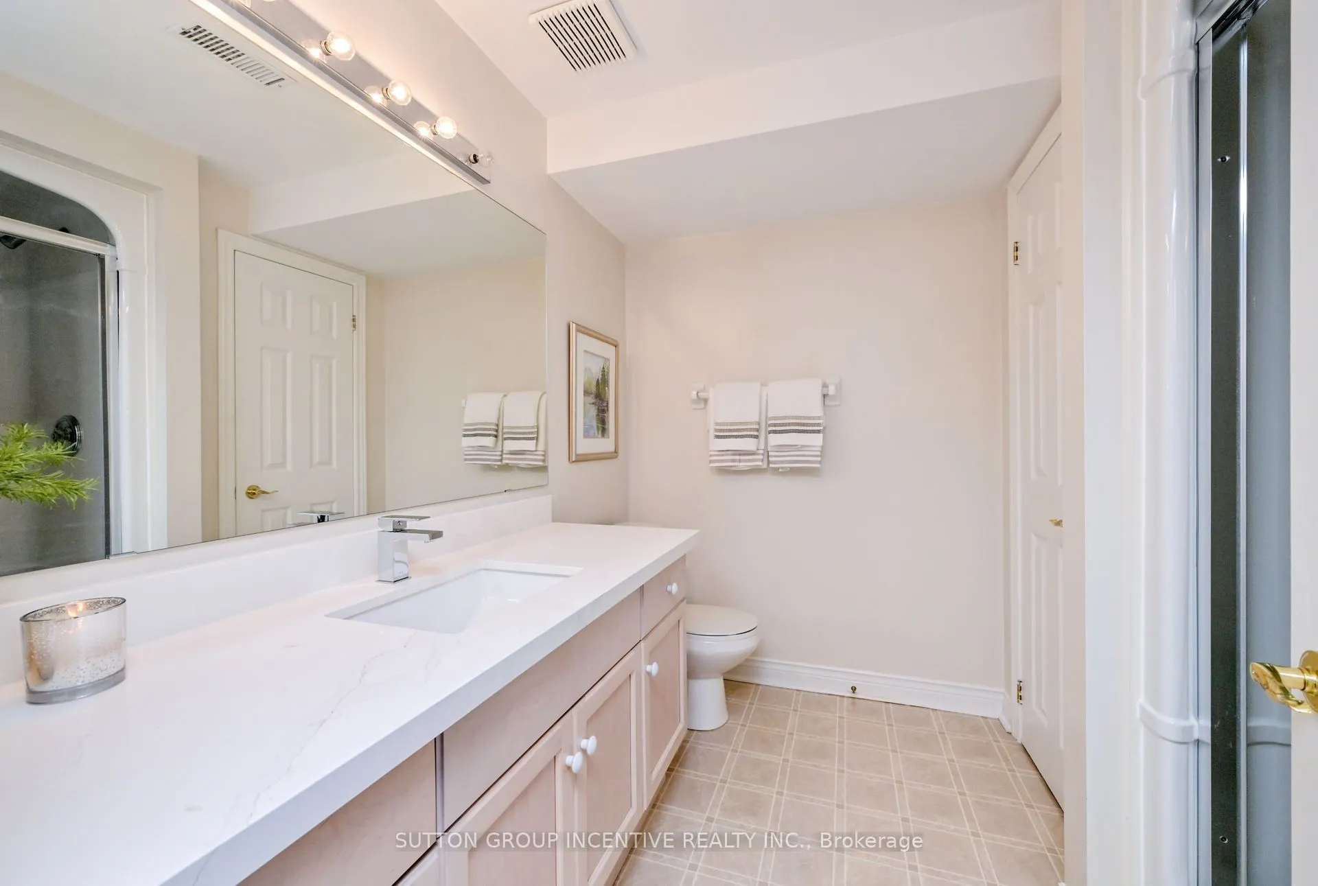 15 SUNSET Boulevard, #8