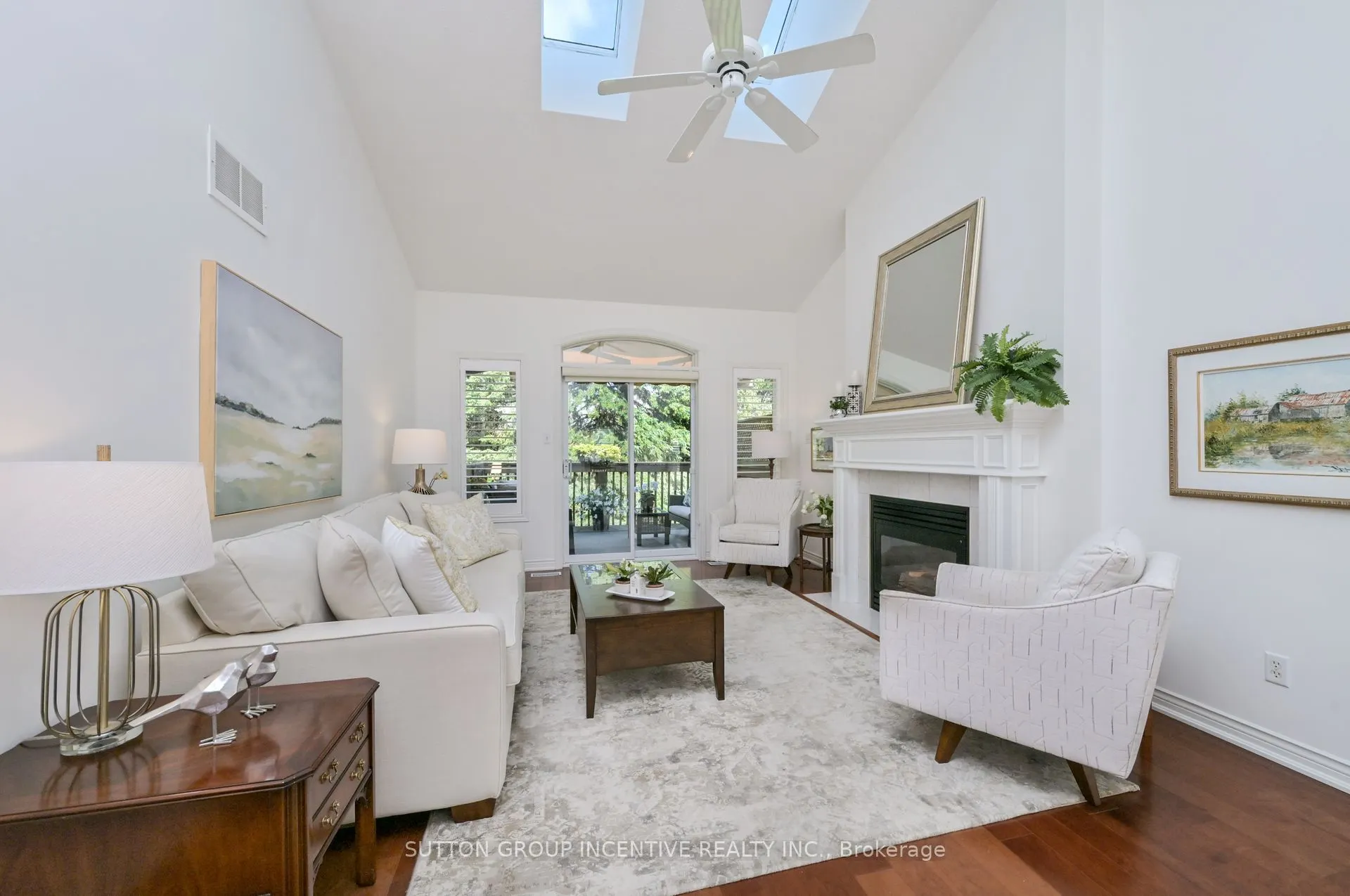 15 SUNSET Boulevard, #8