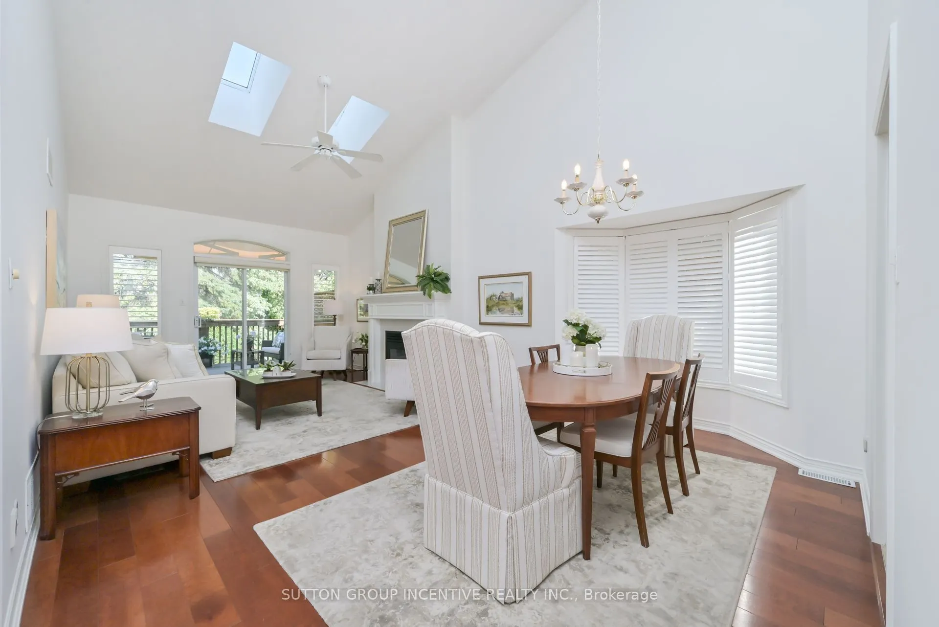 15 SUNSET Boulevard, #8