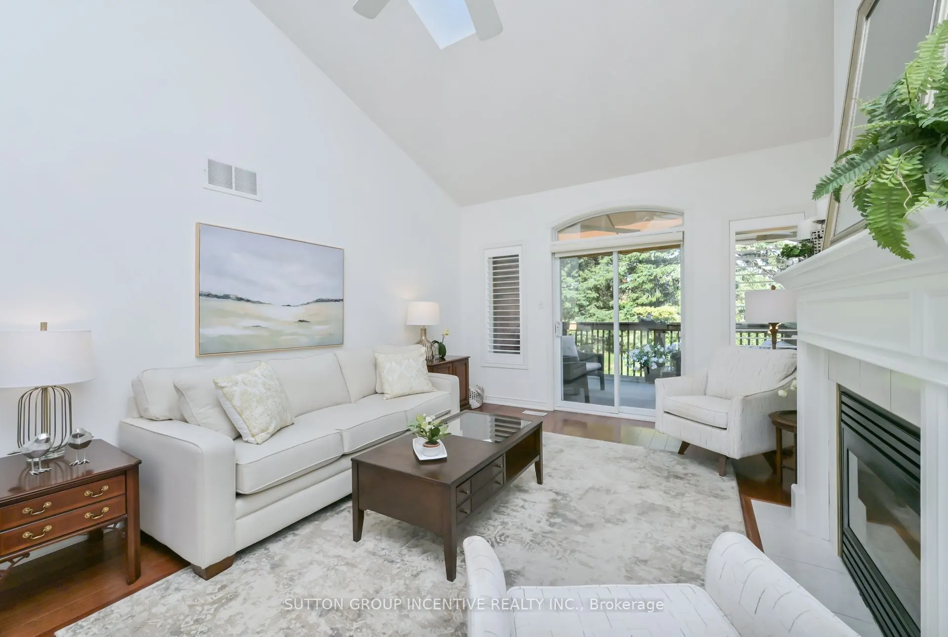15 SUNSET Boulevard, #8