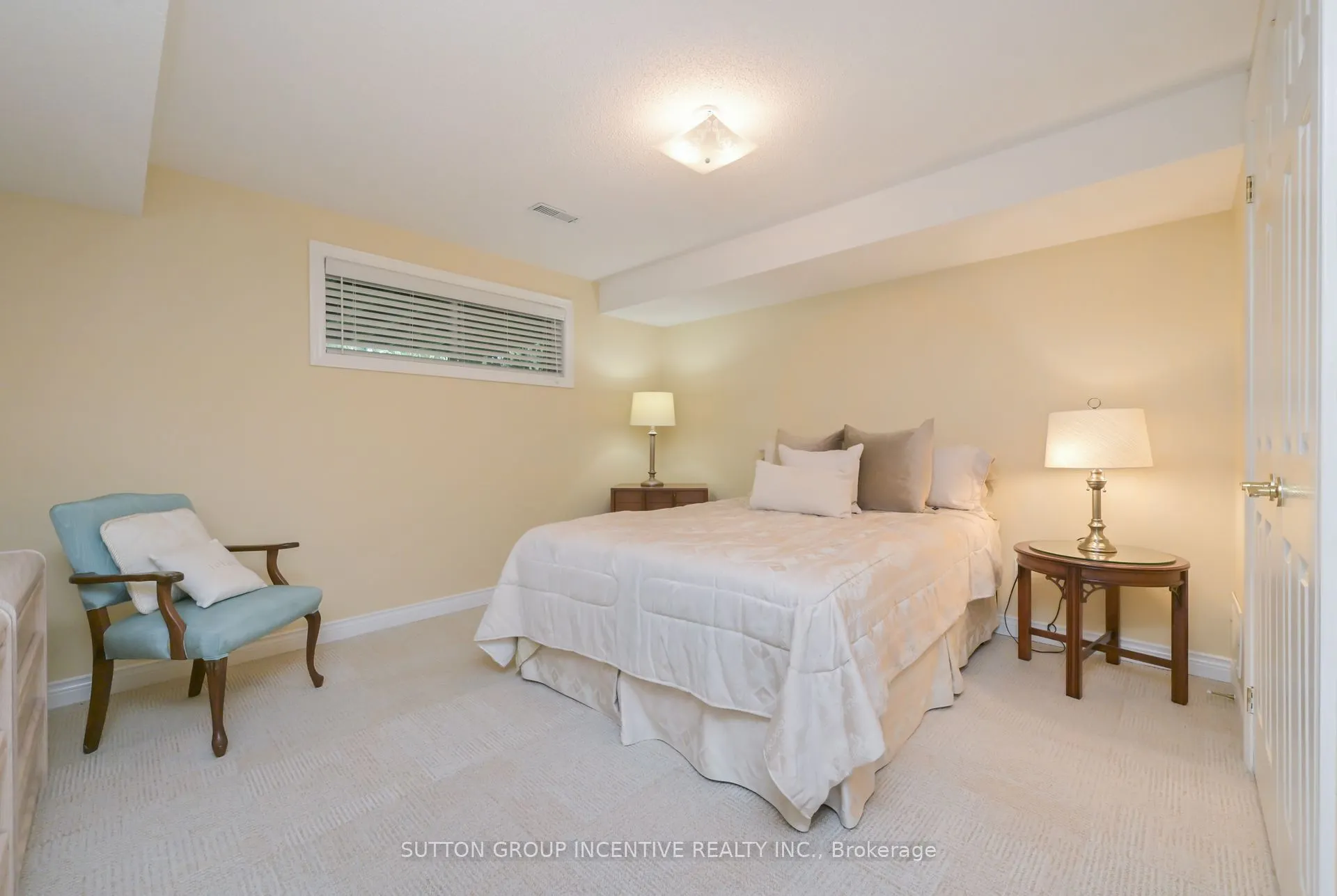 15 SUNSET Boulevard, #8