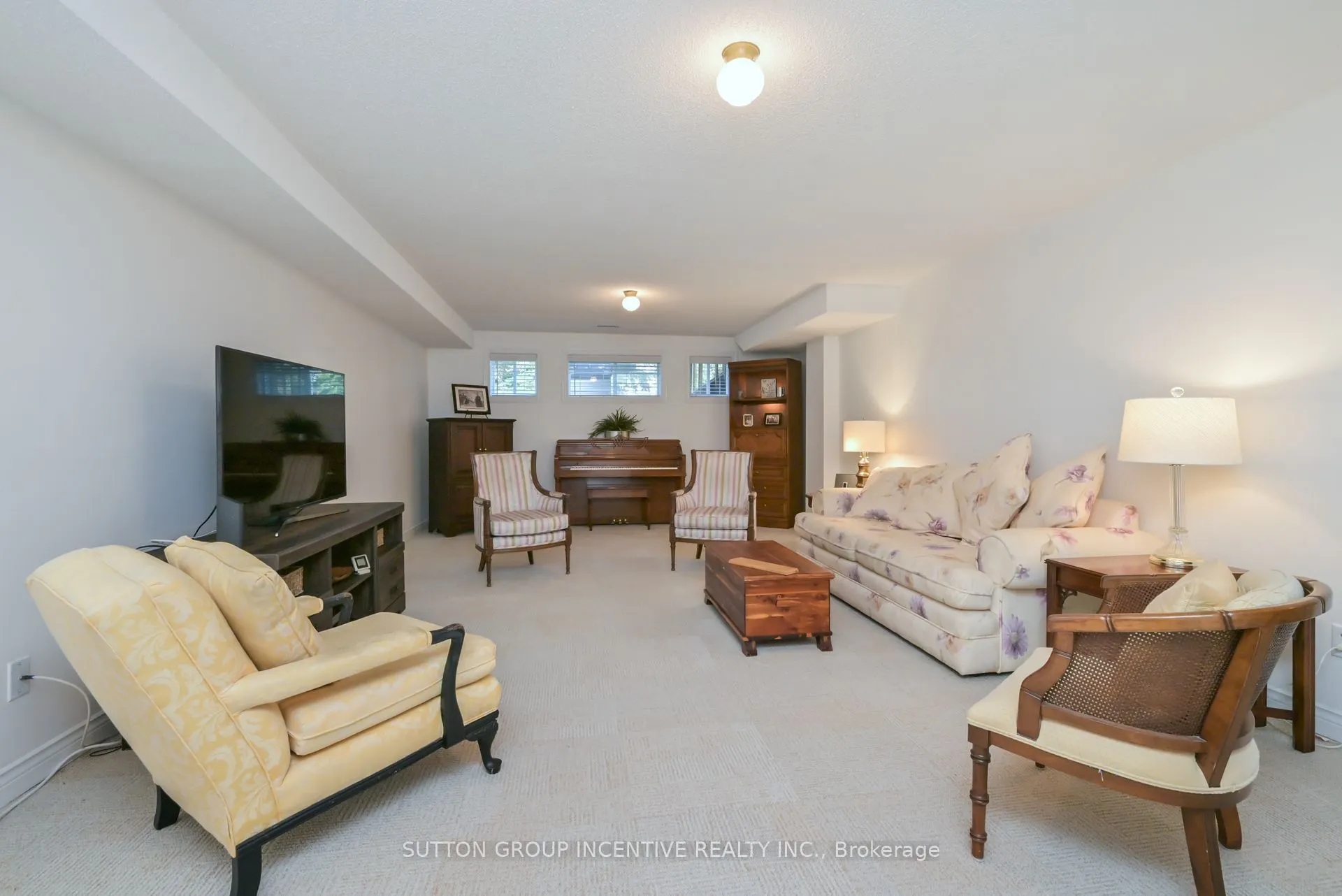 15 SUNSET Boulevard, #8