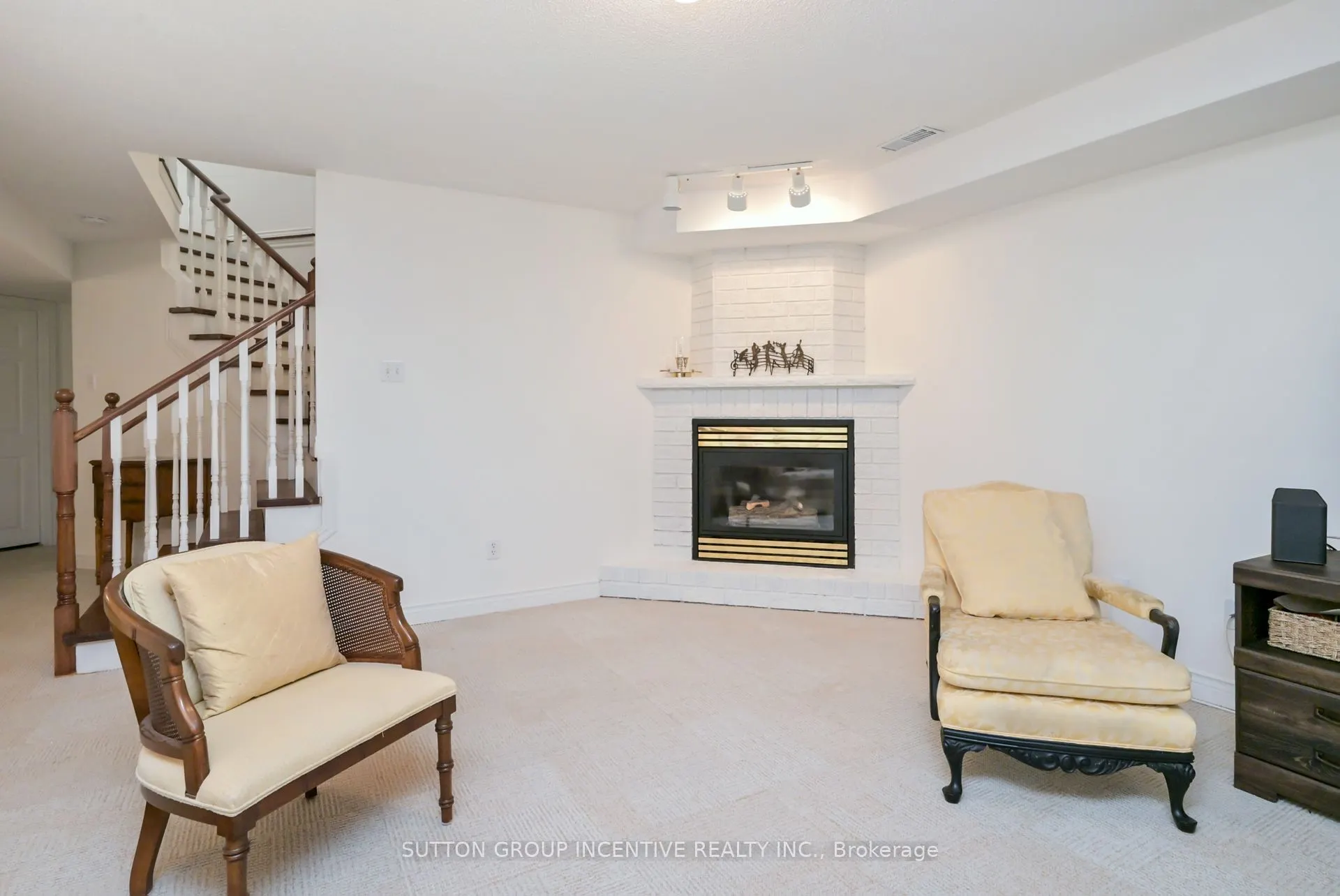 15 SUNSET Boulevard, #8