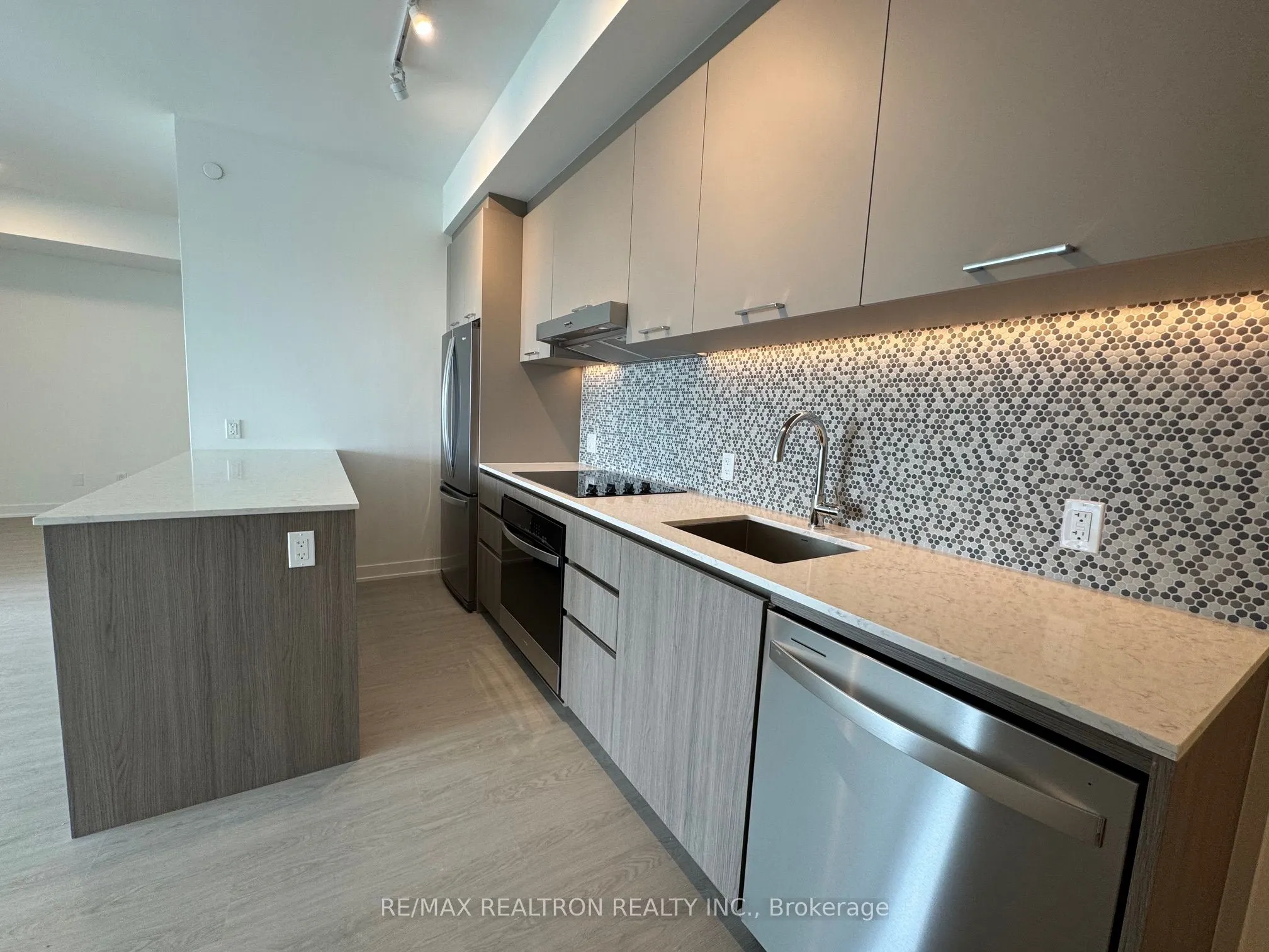 8188 Yonge Street, #729
