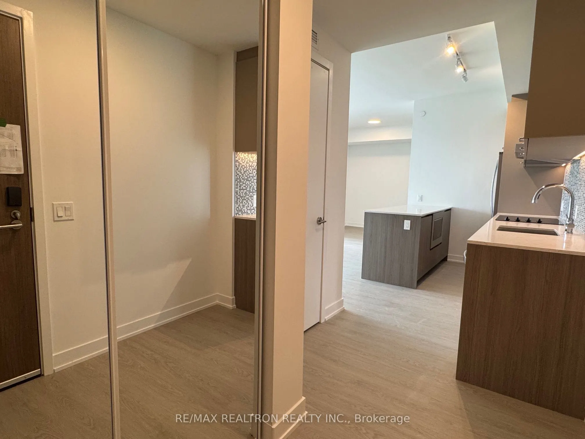 8188 Yonge Street, #729