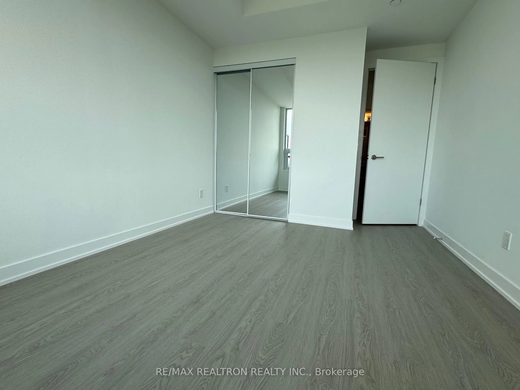8188 Yonge Street, #729