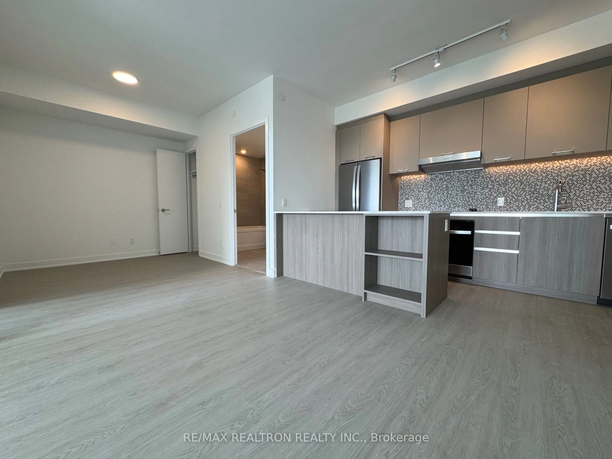 8188 Yonge Street, #729