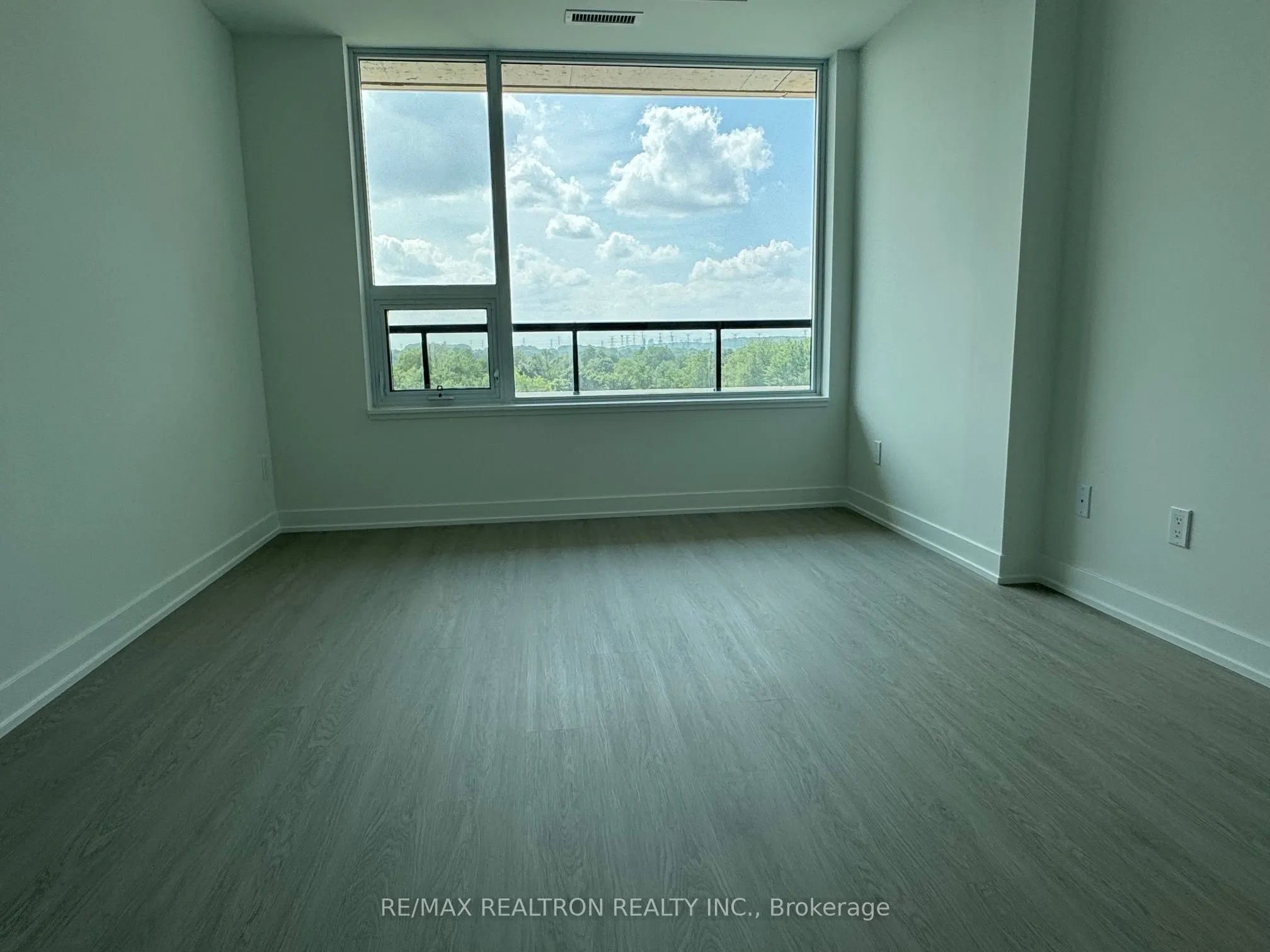 8188 Yonge Street, #729