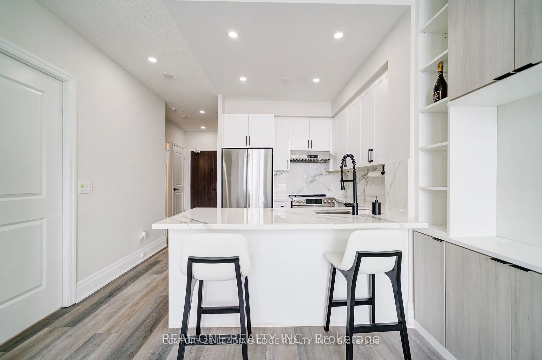 111 Upper Duke Crescent, #107