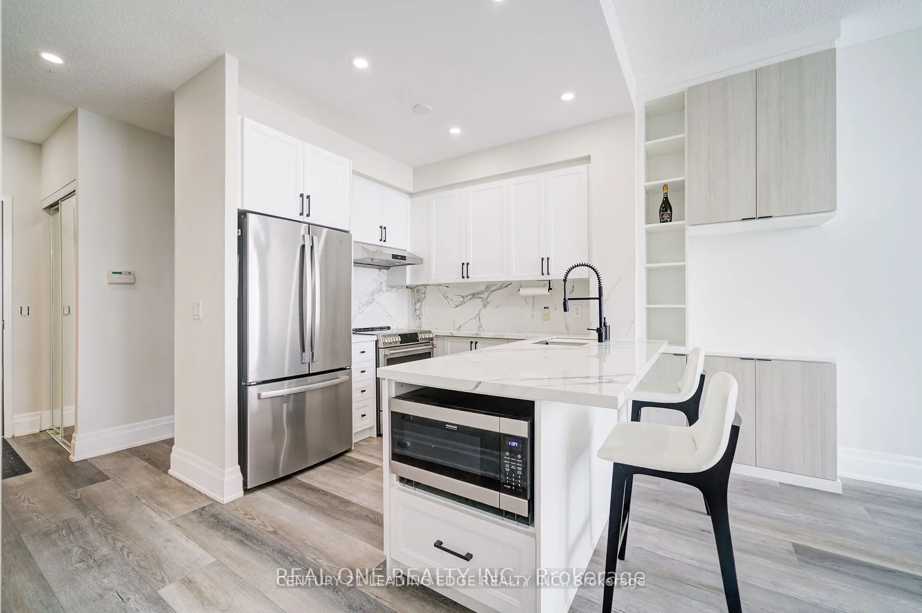 111 Upper Duke Crescent, #107