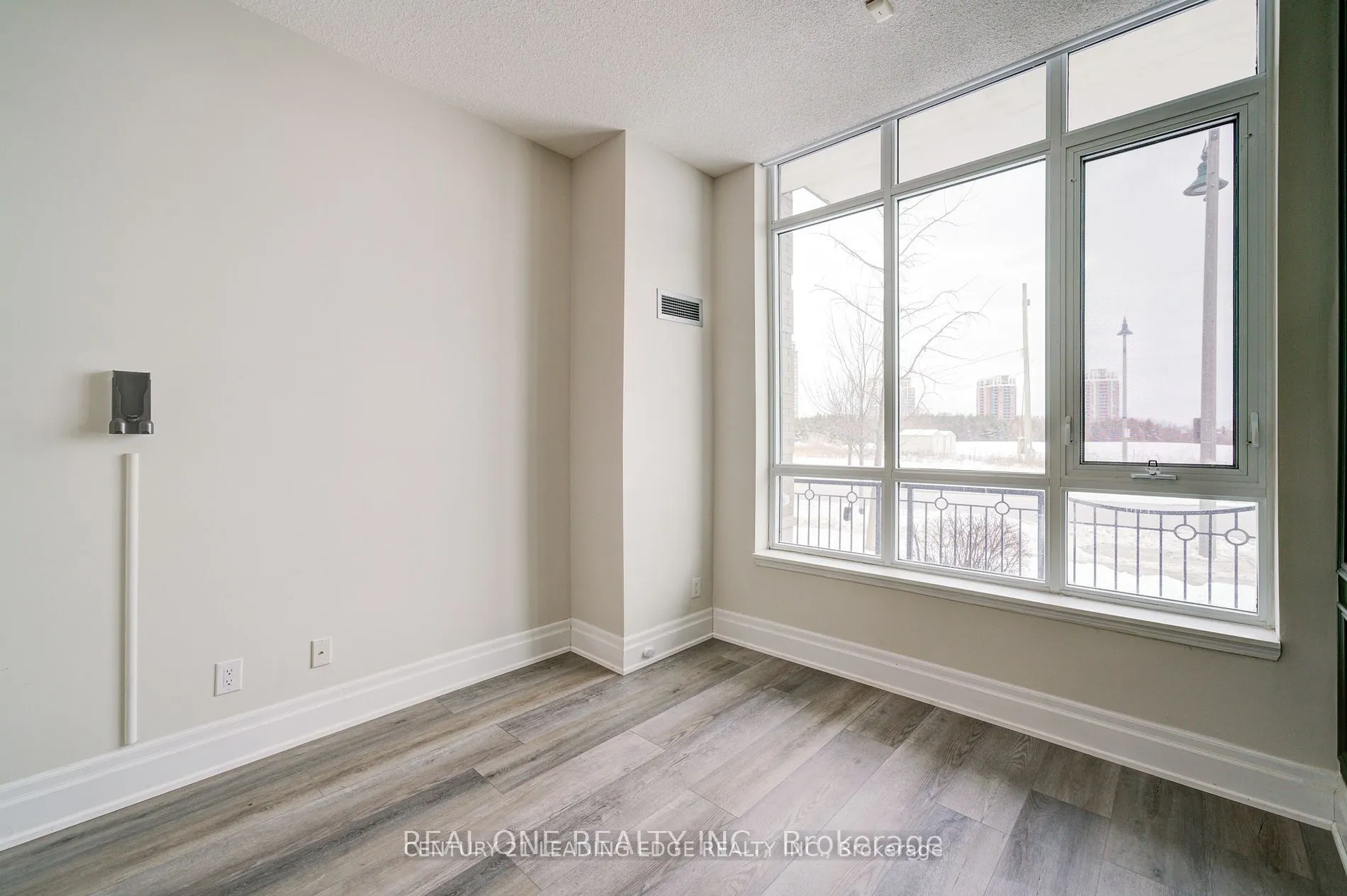 111 Upper Duke Crescent, #107