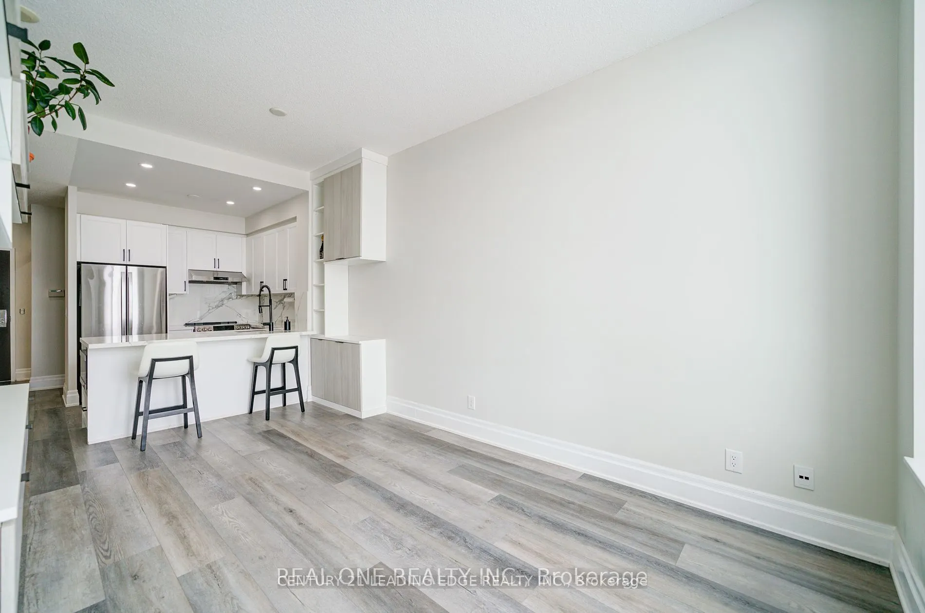 111 Upper Duke Crescent, #107