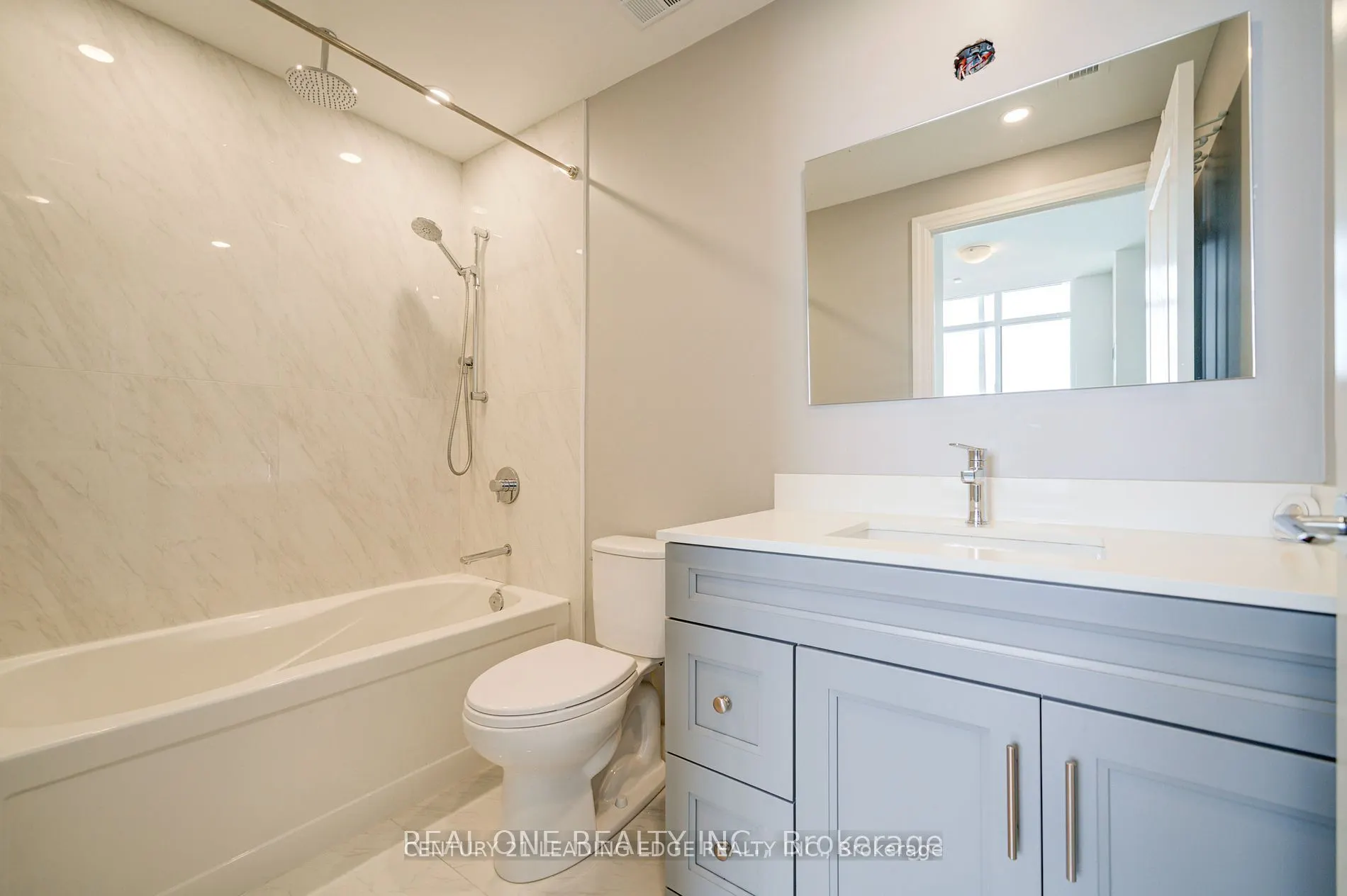 111 Upper Duke Crescent, #107