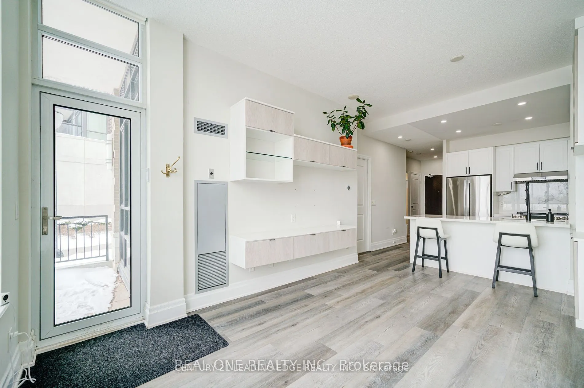 111 Upper Duke Crescent, #107