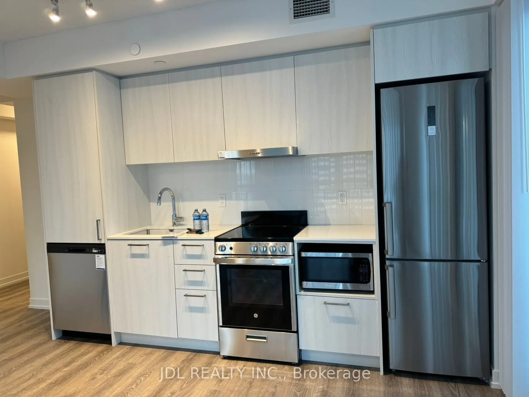 195 commerce Street, #1215