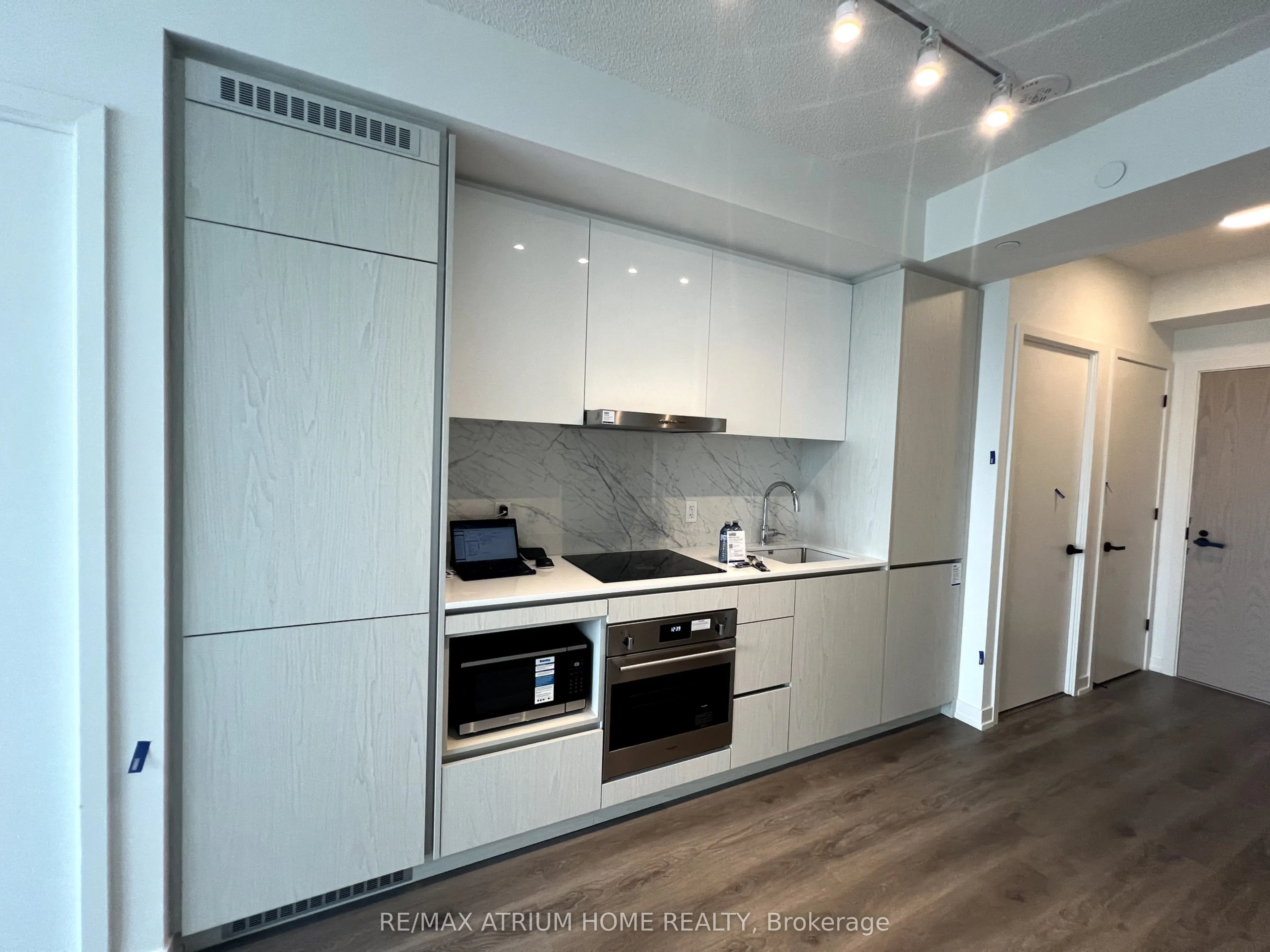 28 Interchange Way, #4006