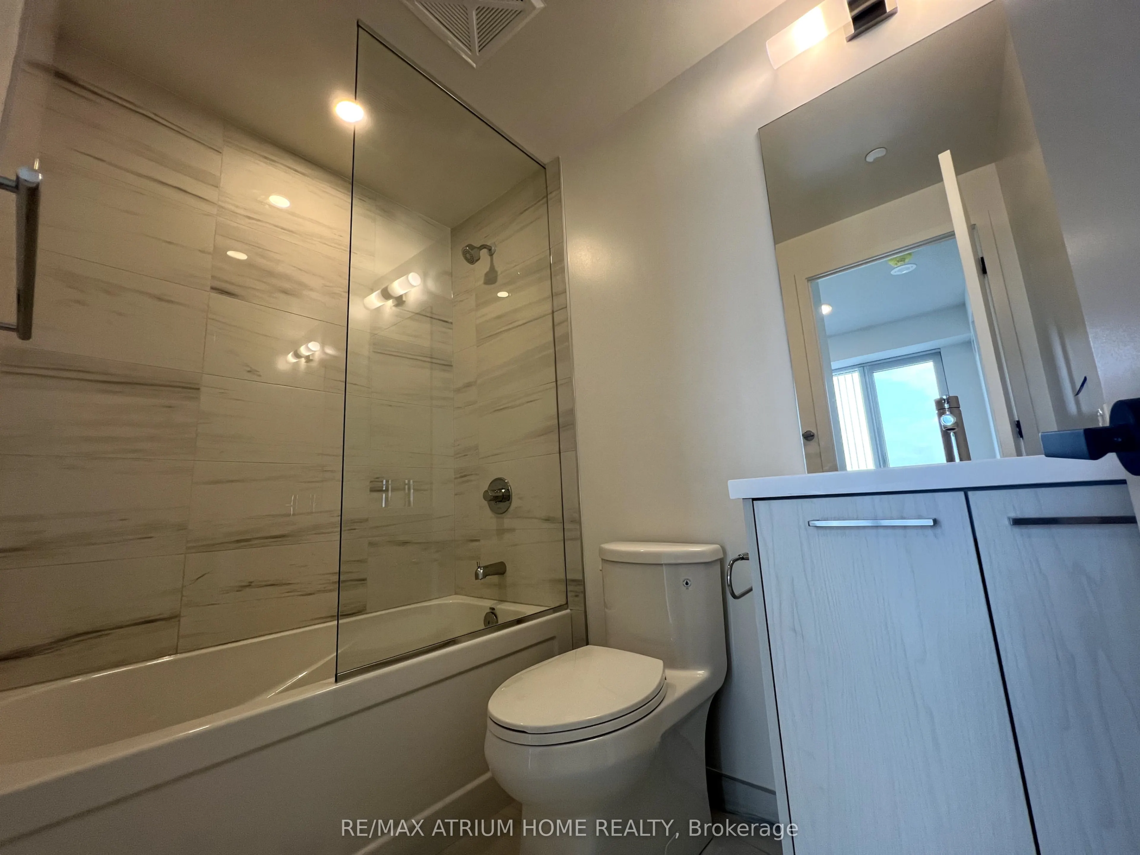 28 Interchange Way, #4006