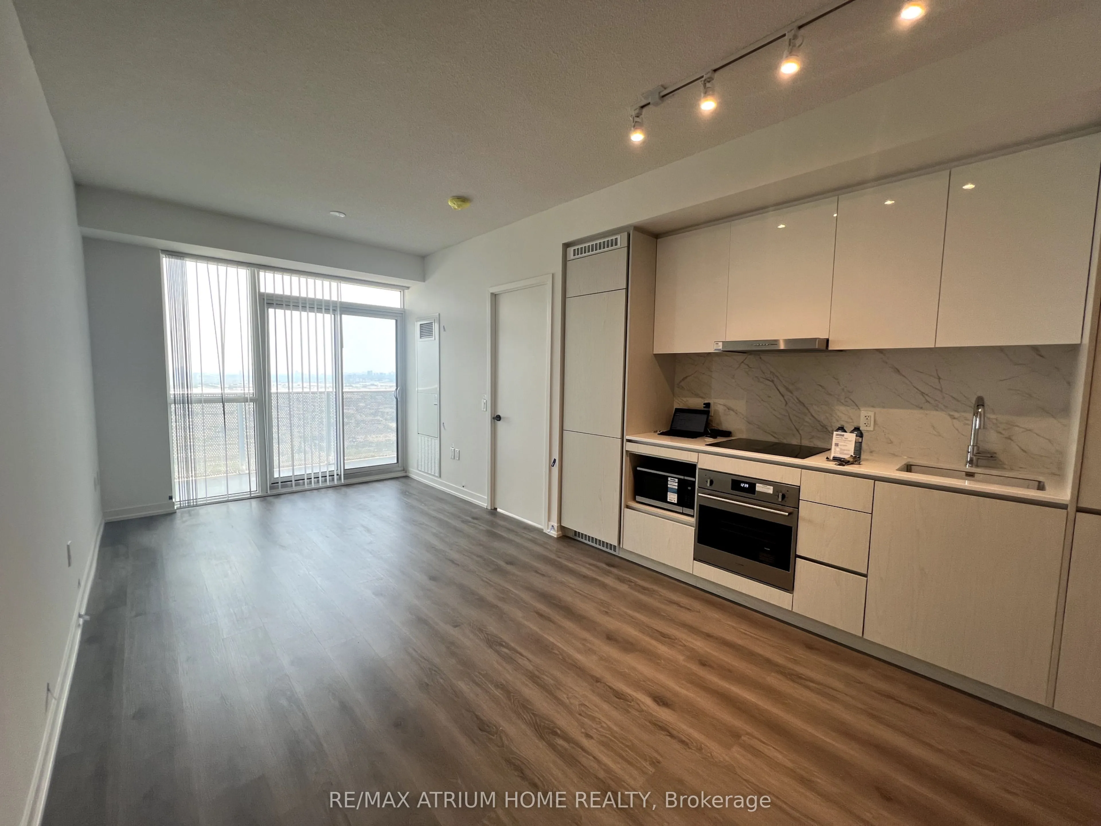 28 Interchange Way, #4006
