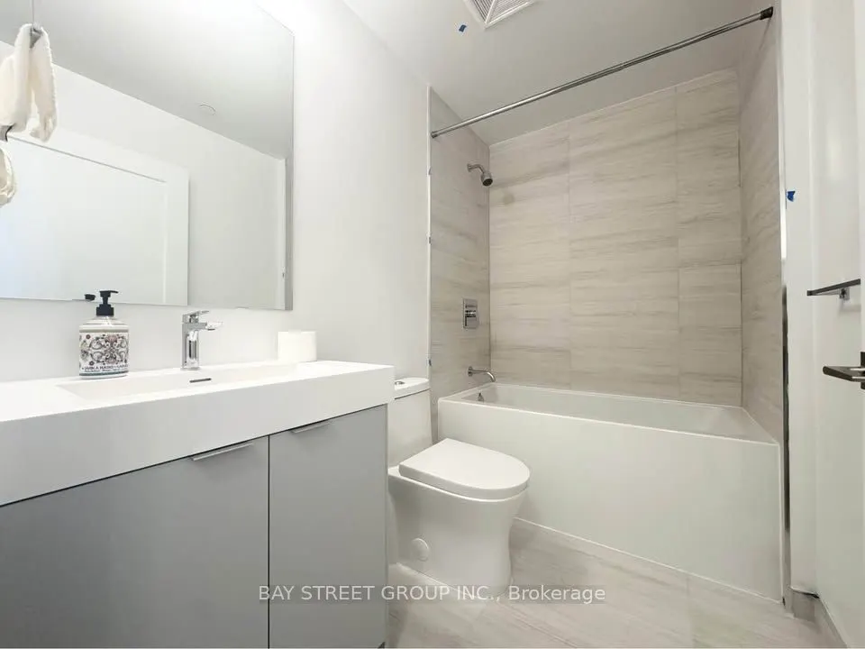 10 Abeja Street, #1614