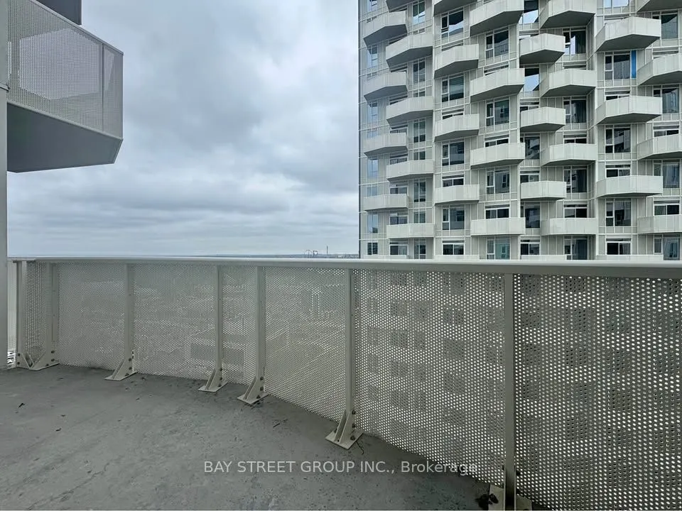 10 Abeja Street, #1614