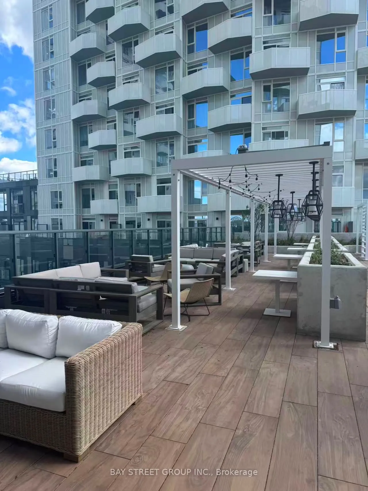 10 Abeja Street, #1614