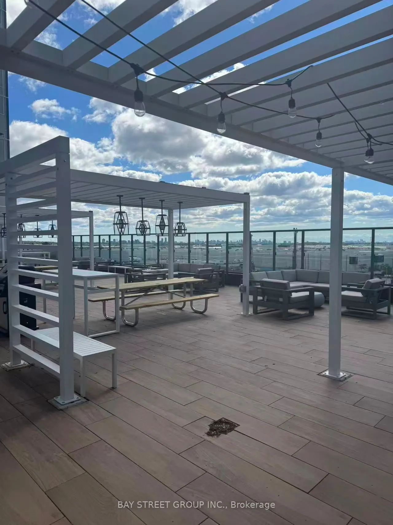10 Abeja Street, #1614