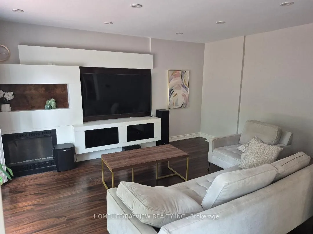217 Centre Street W