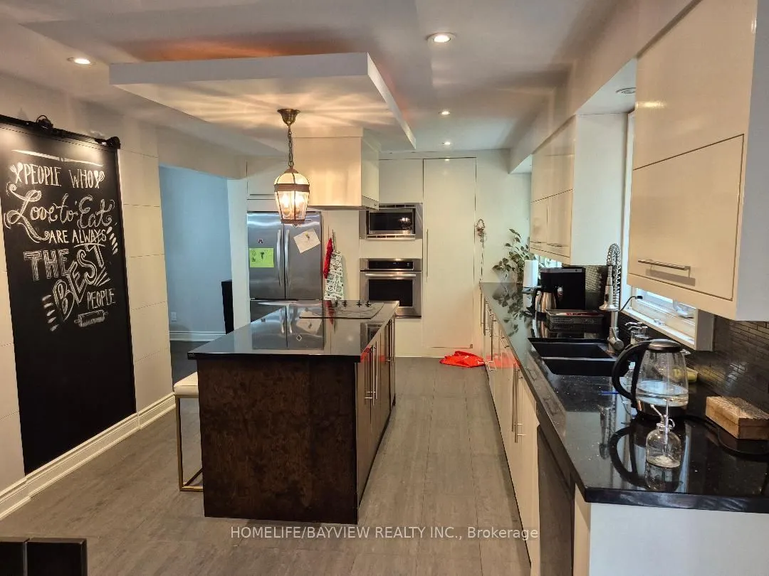217 Centre Street W