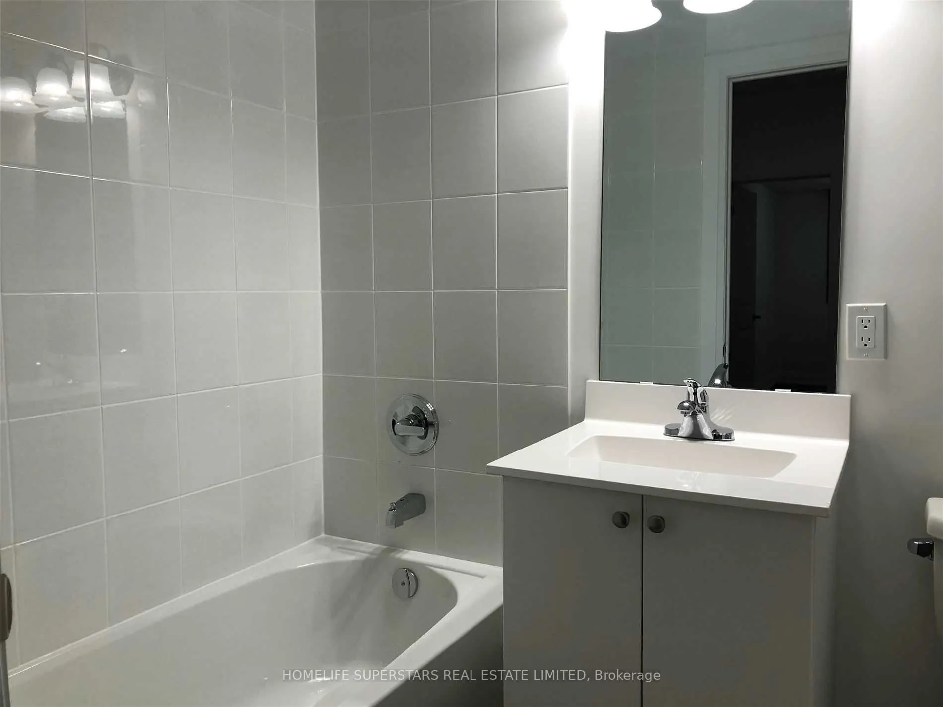 26 Coles Avenue, #902