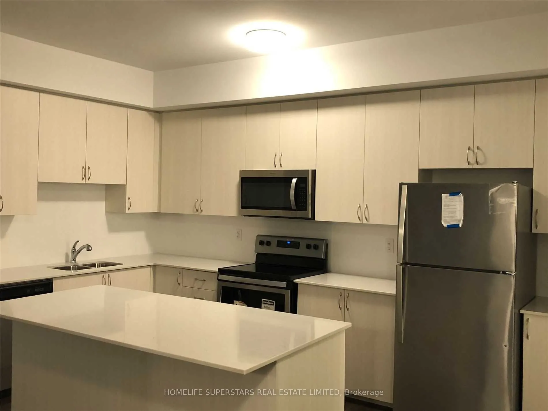 26 Coles Avenue, #902