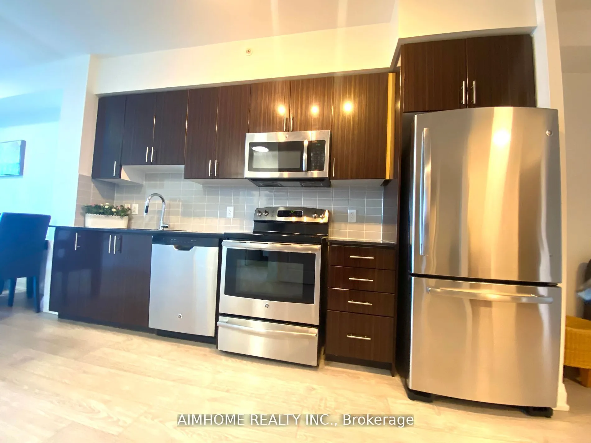 7171 Yonge Street, #1712