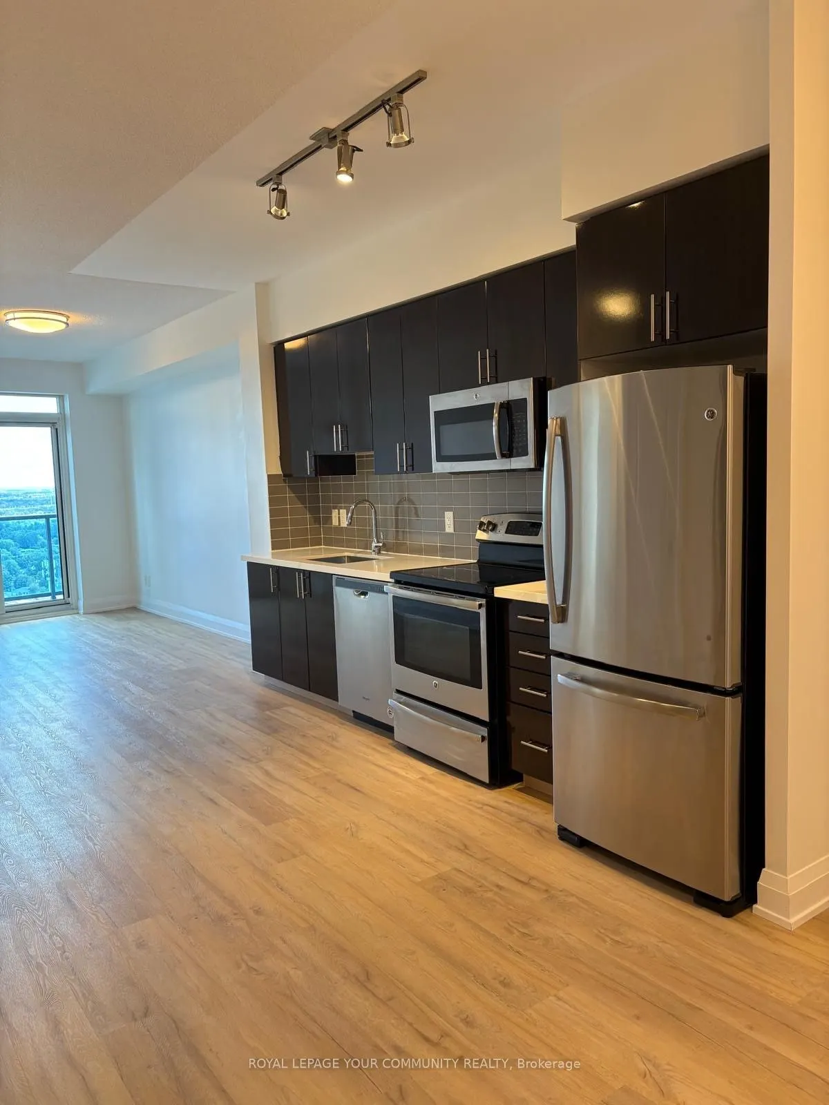 7171 Yonge Street, #1606
