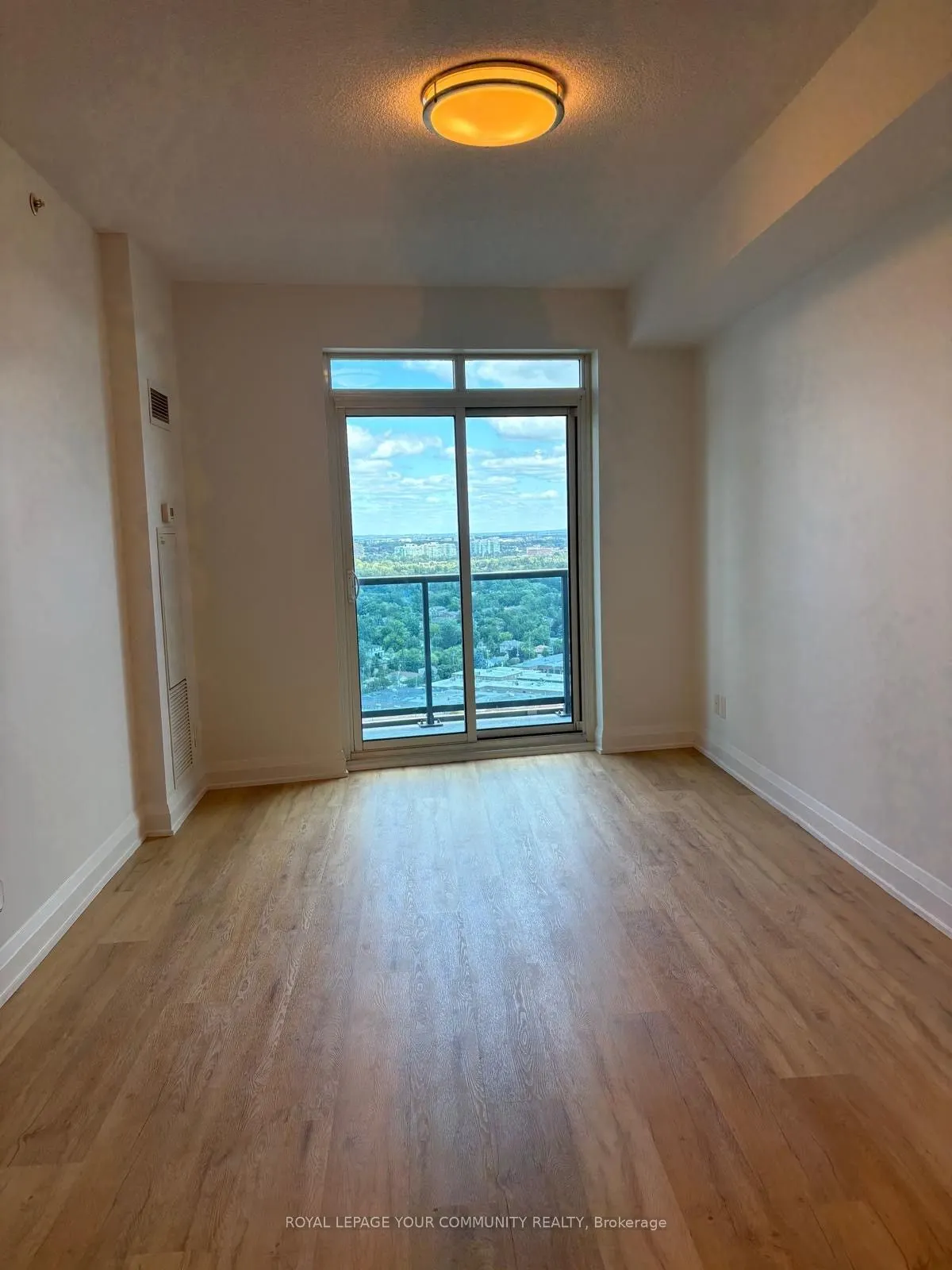 7171 Yonge Street, #1606