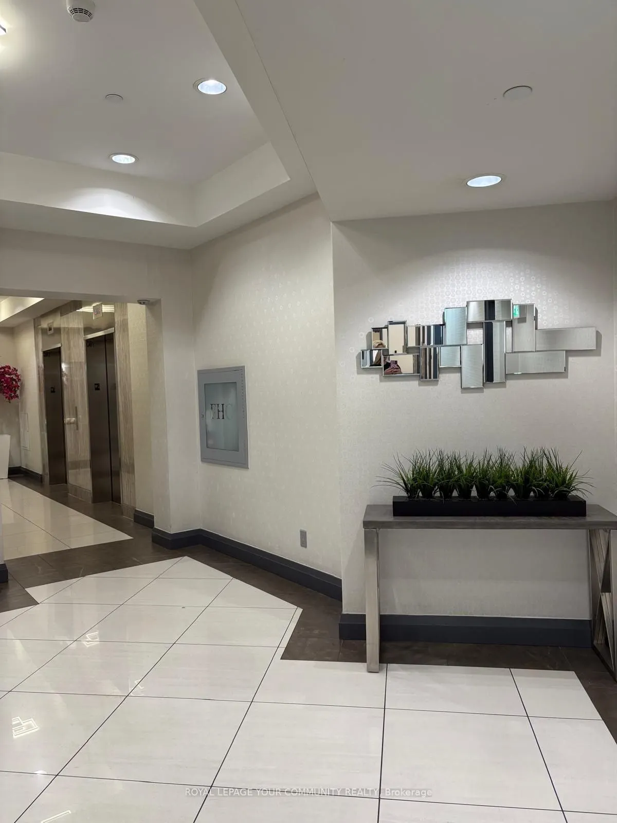 7171 Yonge Street, #1606