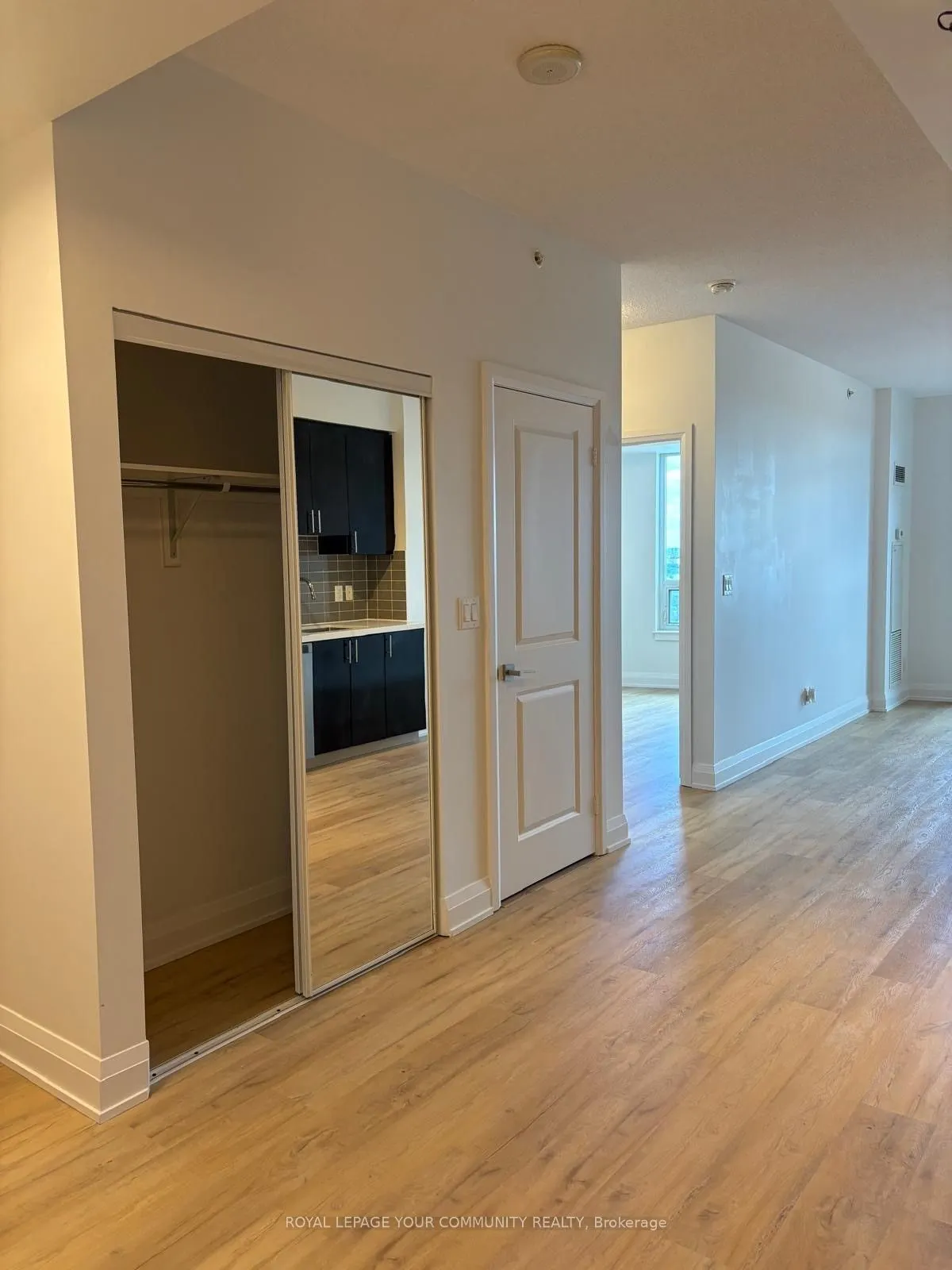 7171 Yonge Street, #1606