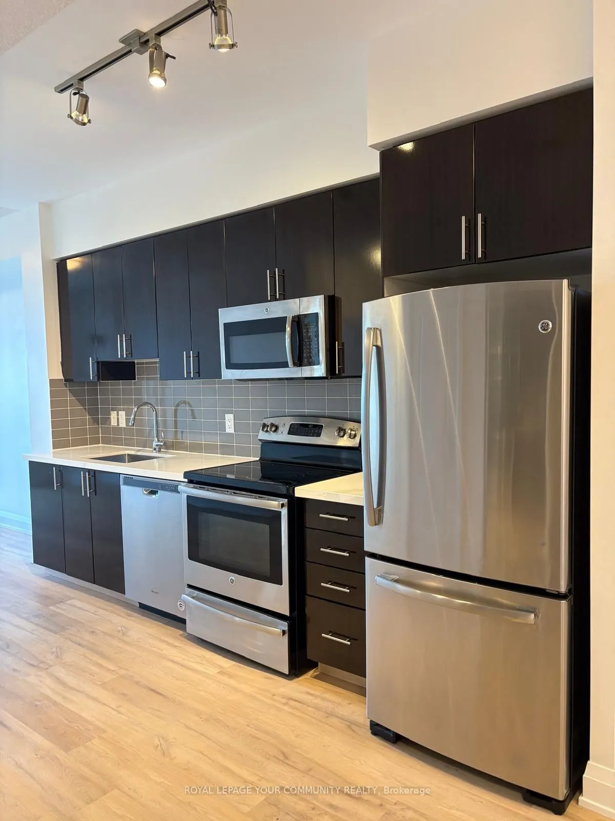 7171 Yonge Street, #1606
