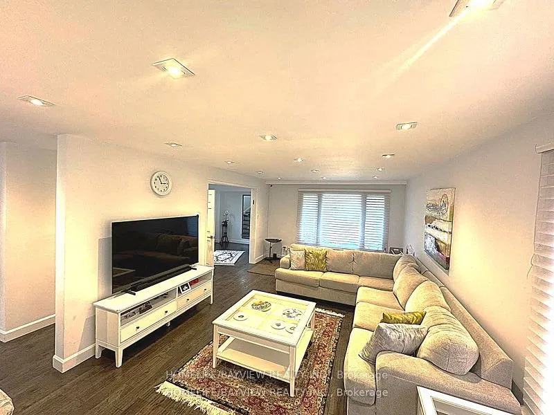 23 Holm Crescent