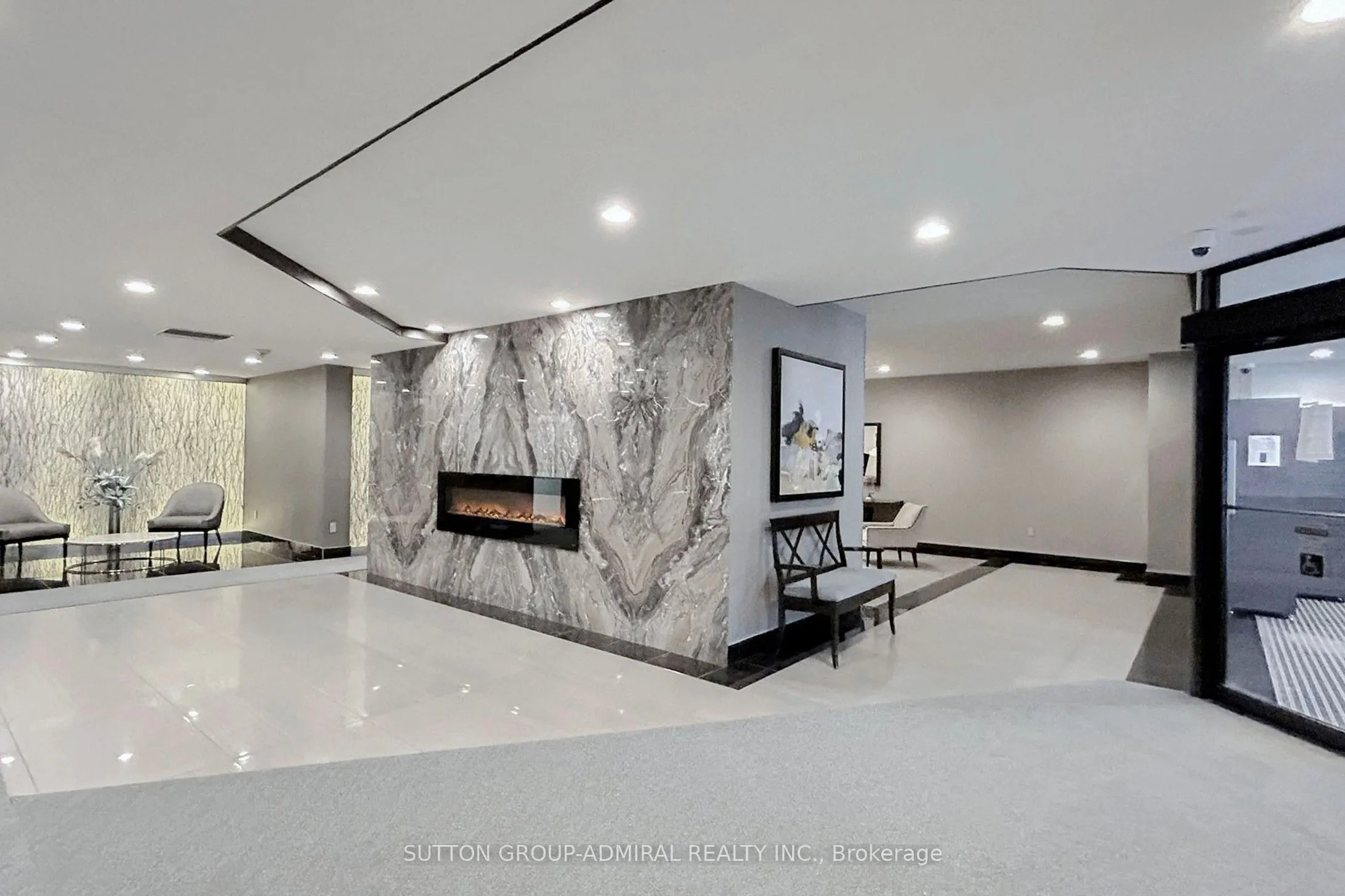 7601 Bathurst Street, #901