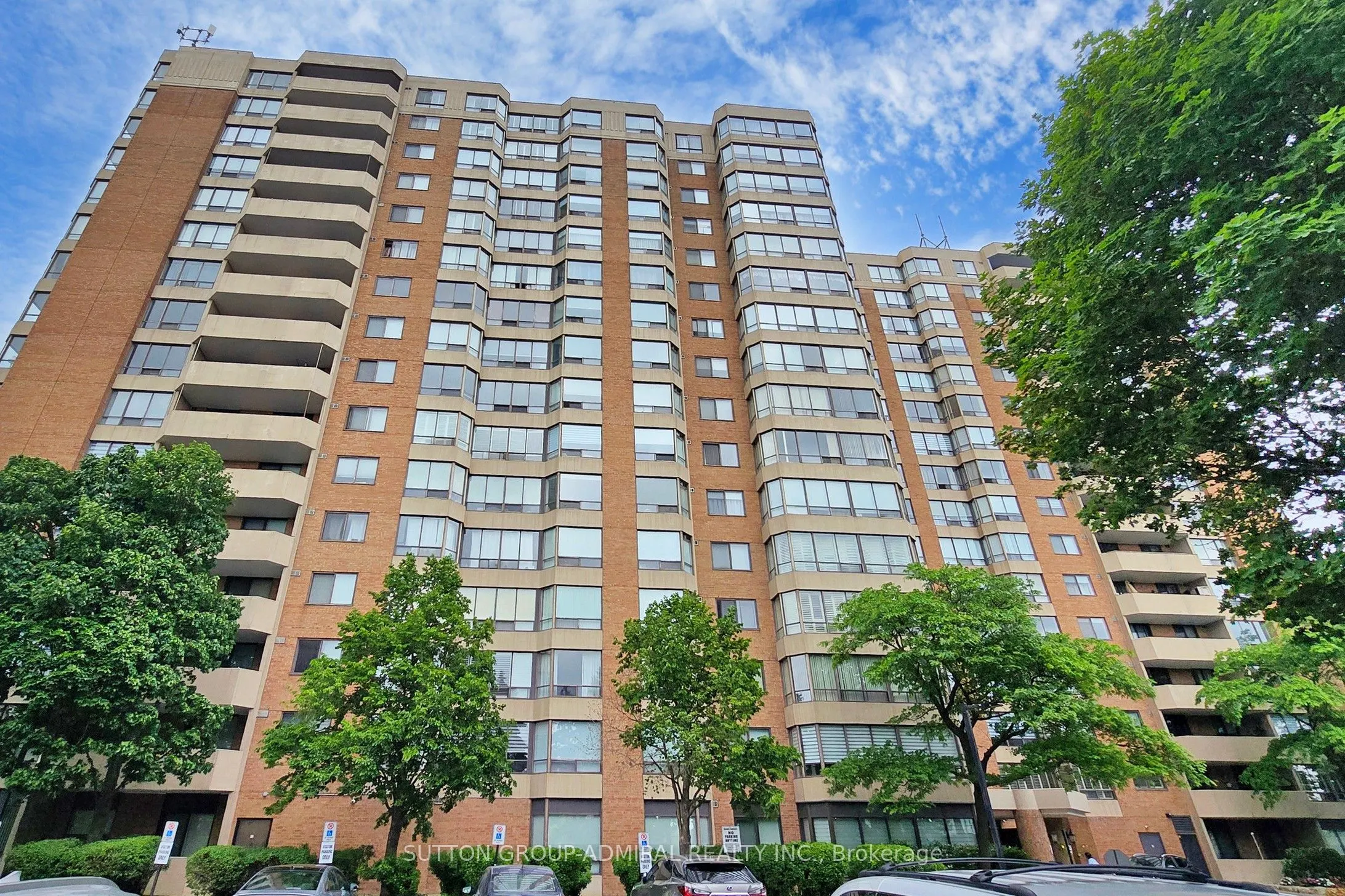 7601 Bathurst Street, #901
