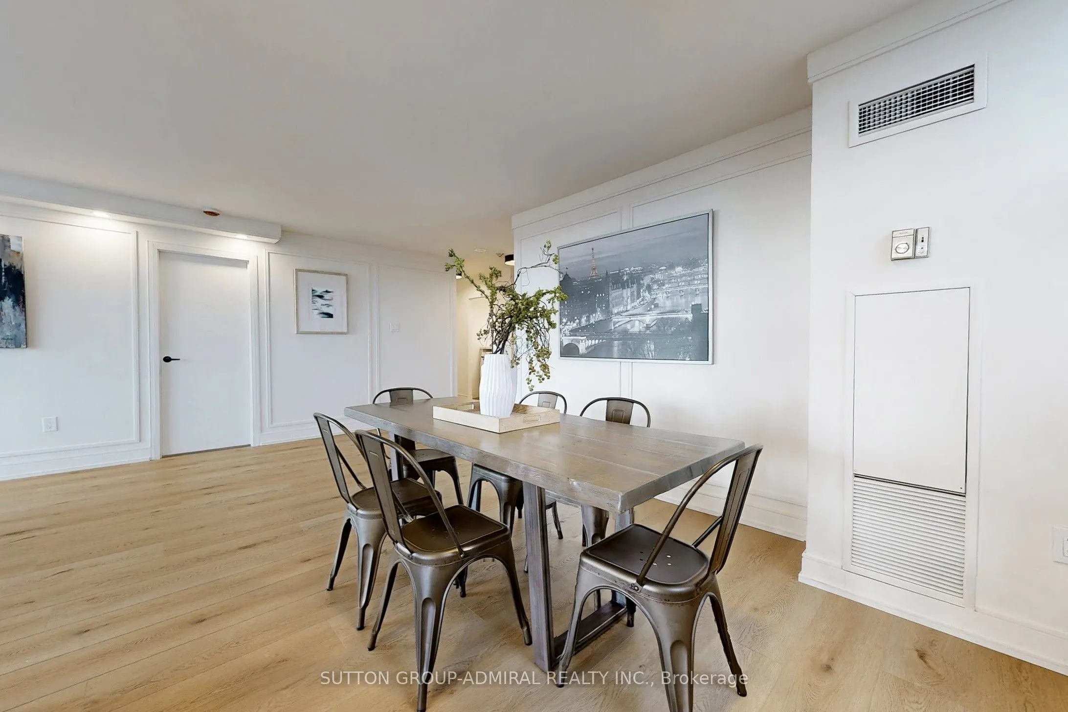 7601 Bathurst Street, #901