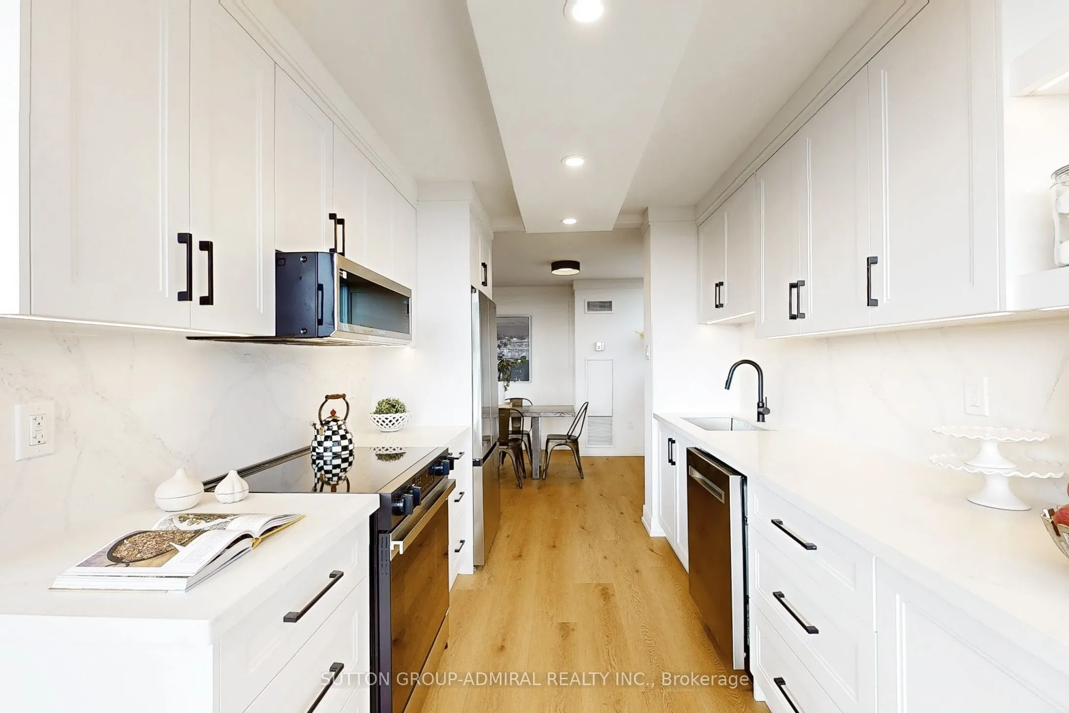 7601 Bathurst Street, #901