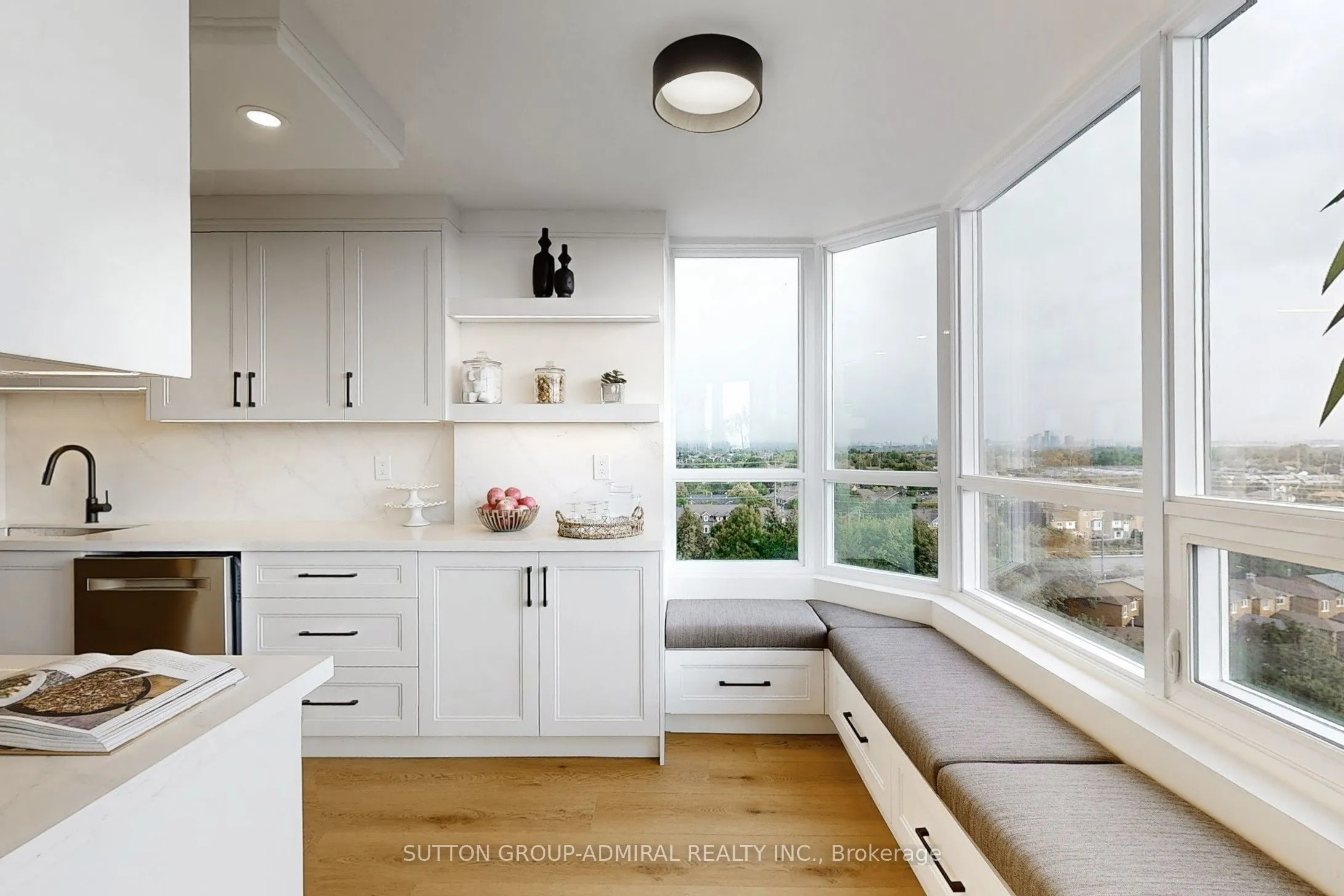 7601 Bathurst Street, #901