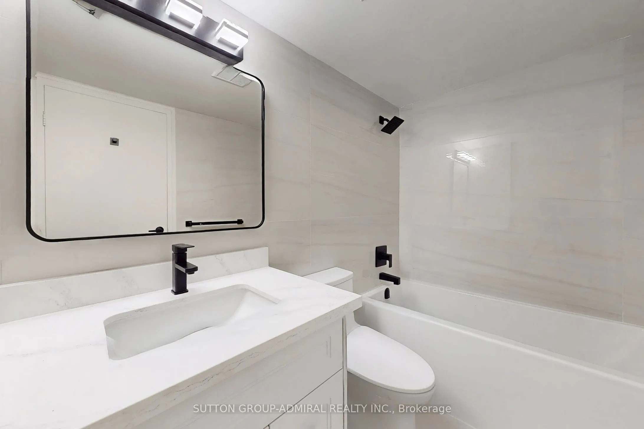 7601 Bathurst Street, #901