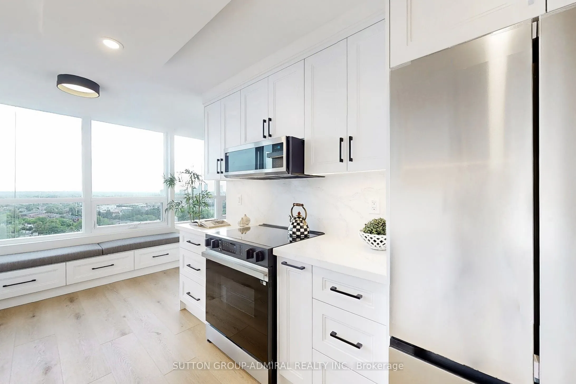7601 Bathurst Street, #901