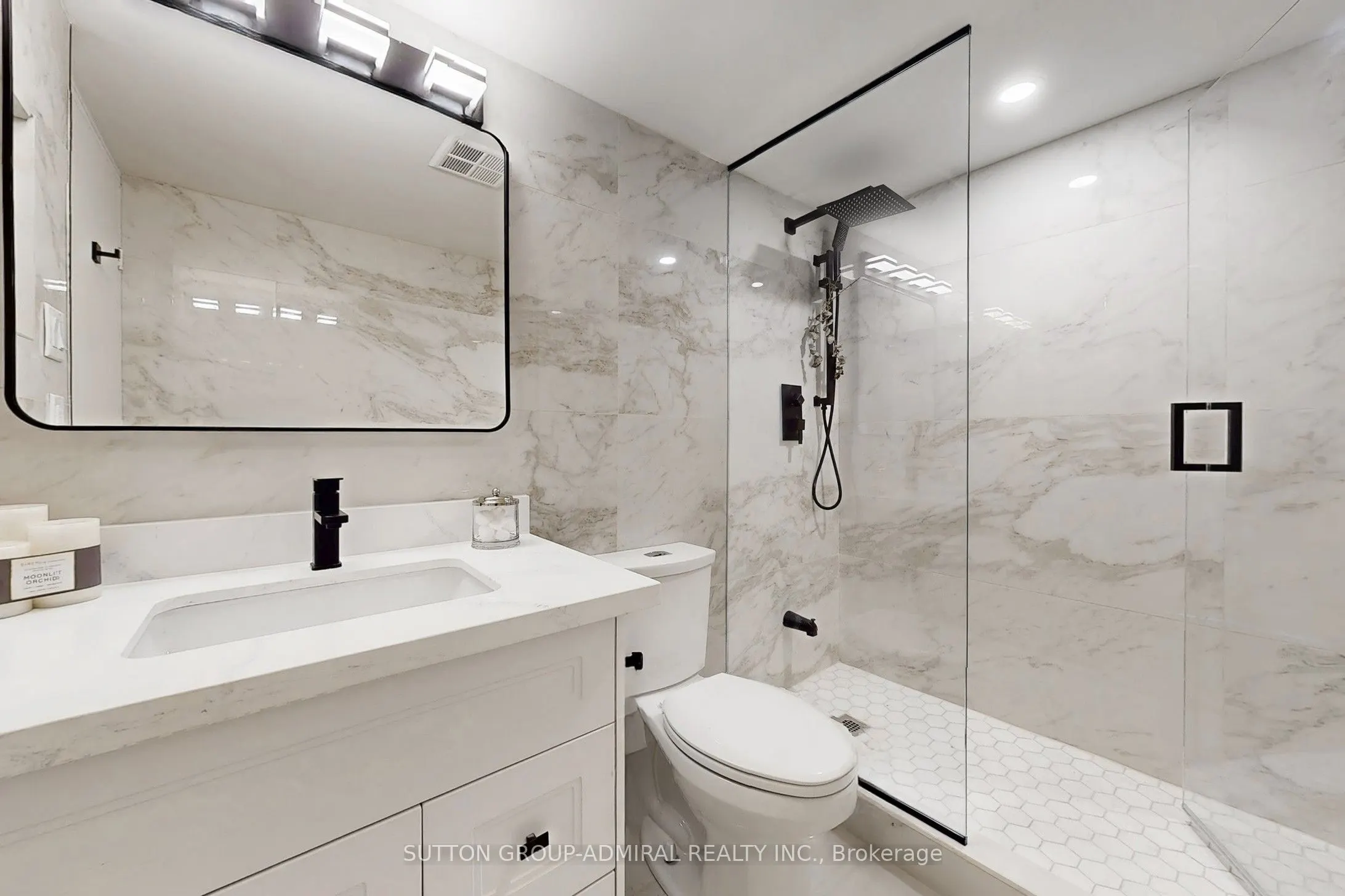 7601 Bathurst Street, #901