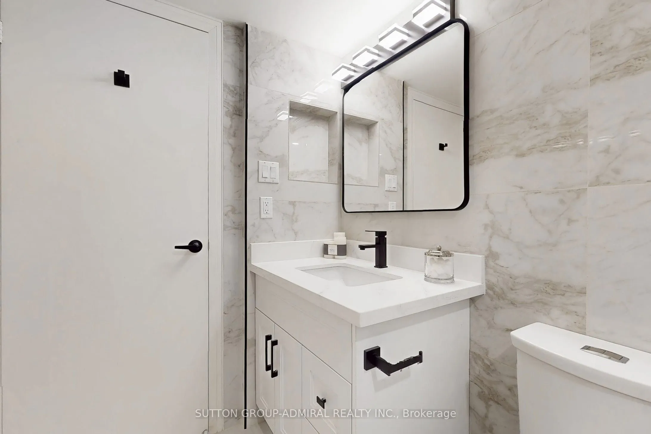 7601 Bathurst Street, #901